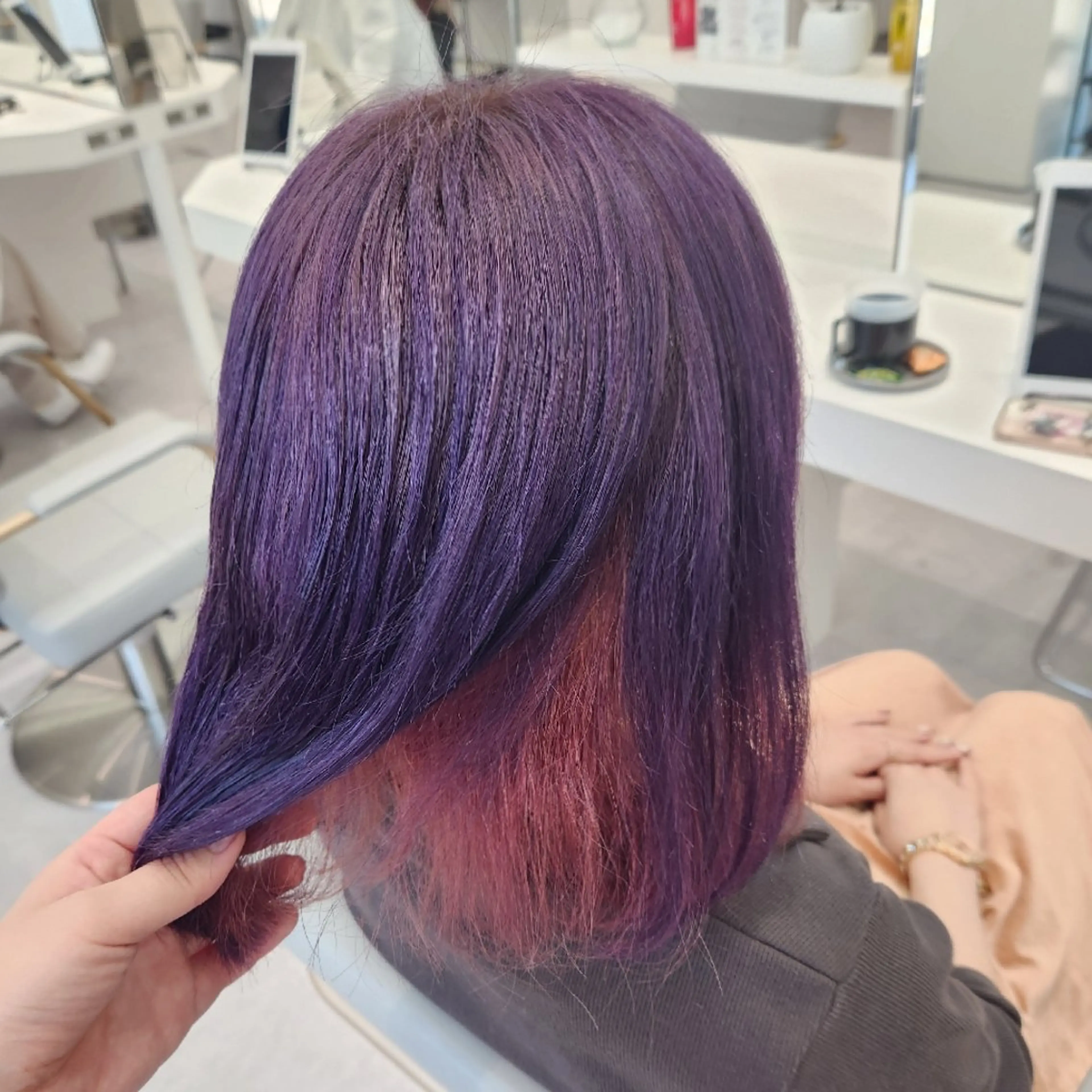 ミディアム カラー 推しアニメカラー🌈 ツヤ透明感カラー🦄のヘアスタイル