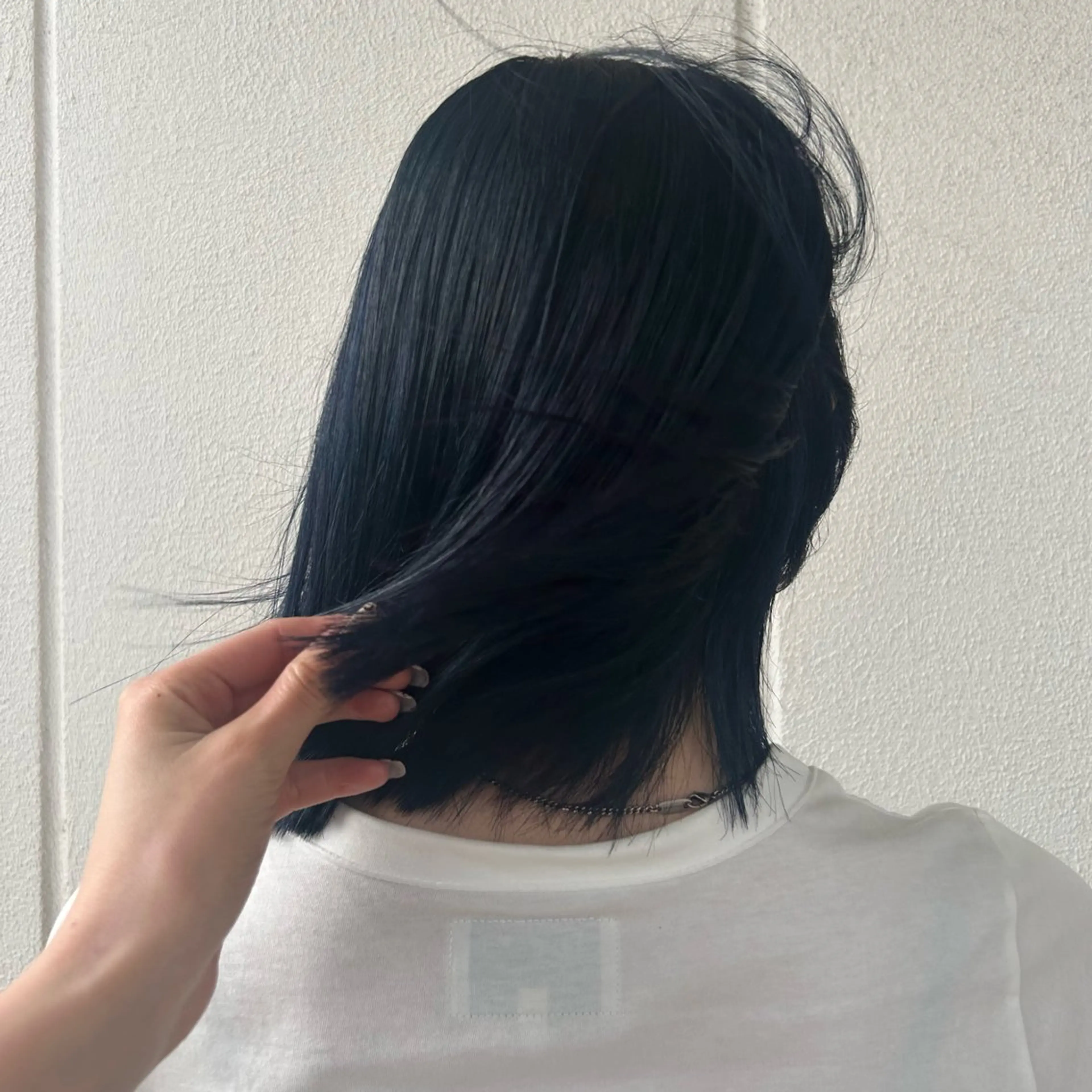 ショート カラー ブリーチ ブルーカラー ヘアカラー 田中 遥陽のヘアスタイル