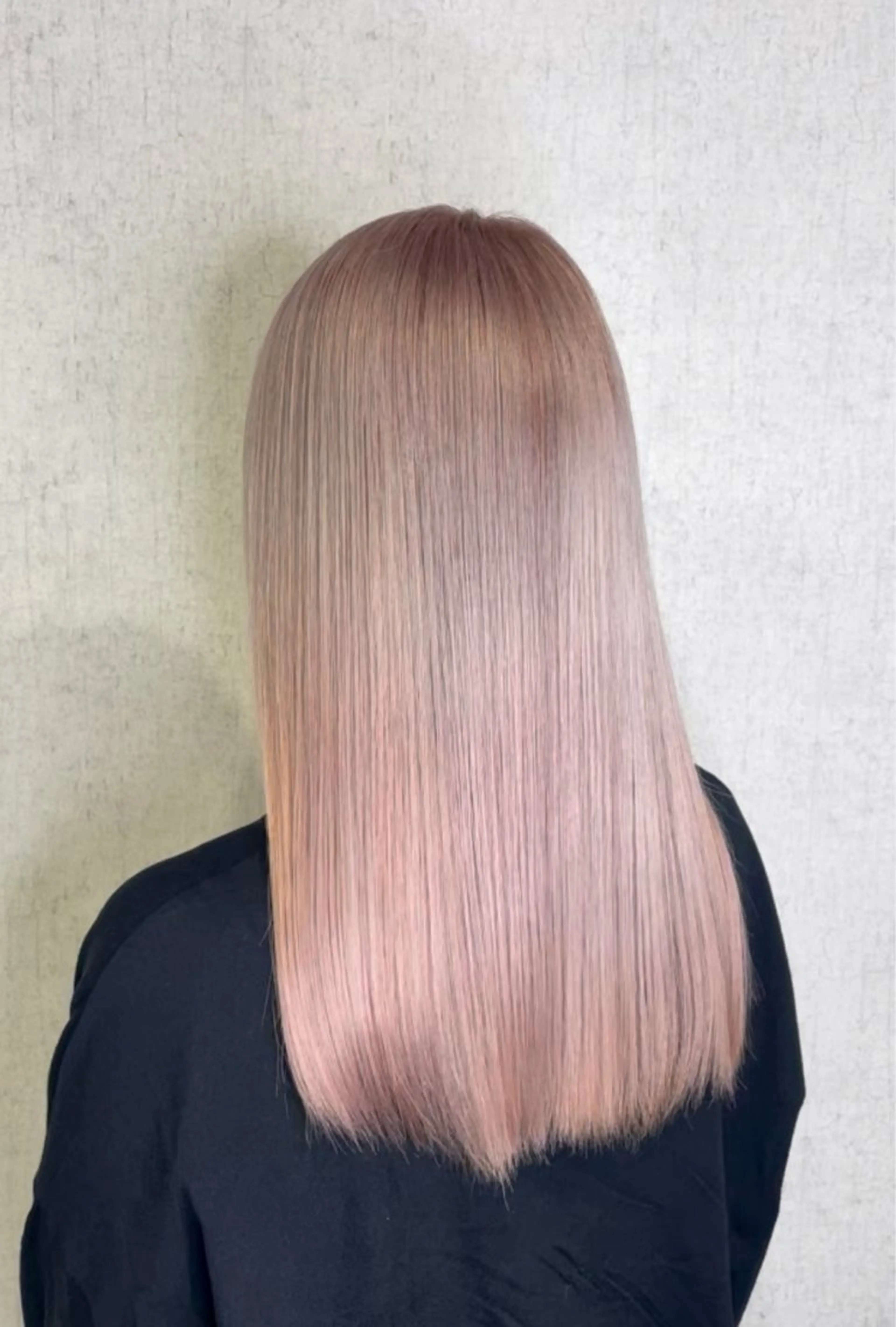 セミロング wistell所属・ハイトーン/艶カラー sarina🩷のヘアスタイル