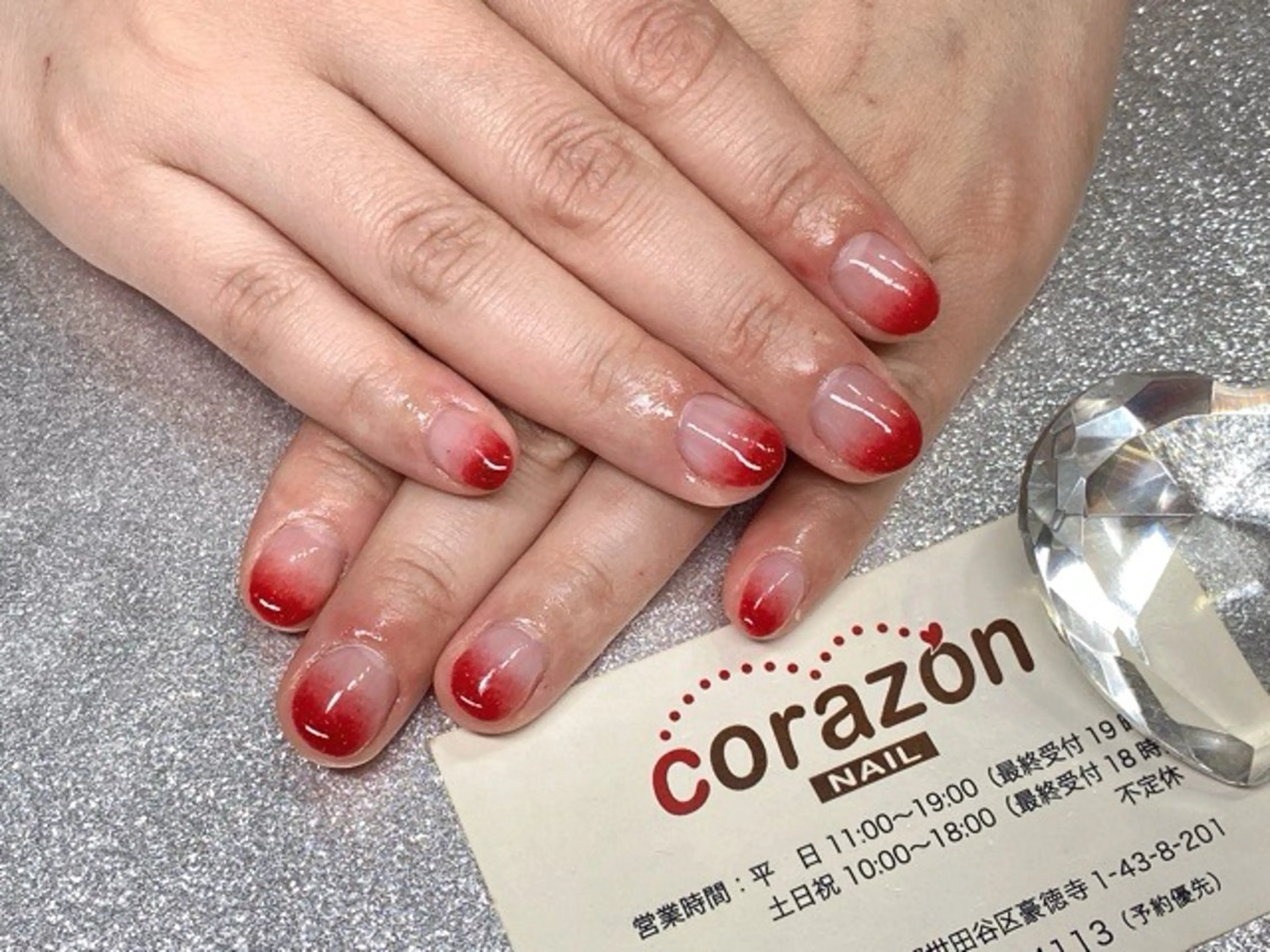 ネイル ジェルネイル グラデーション ラメ(グリッター) 赤色 ハンドネイル corazon所属・ネイリスト aicoのネイルデザイン