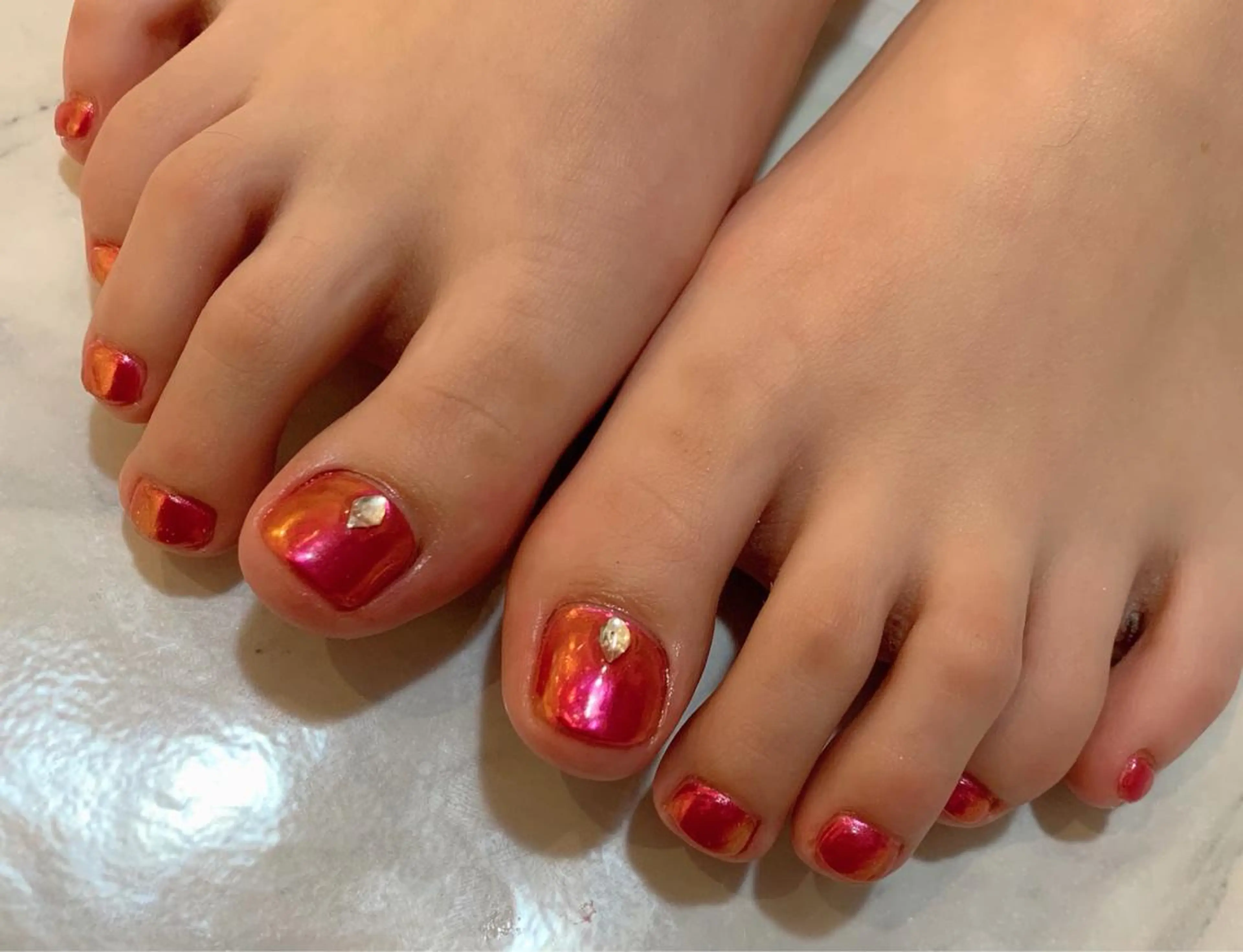 ネイル アートネイル オーロラネイル ピンク フットネイル Lino+ ネイル&よもぎ蒸しのネイルデザイン