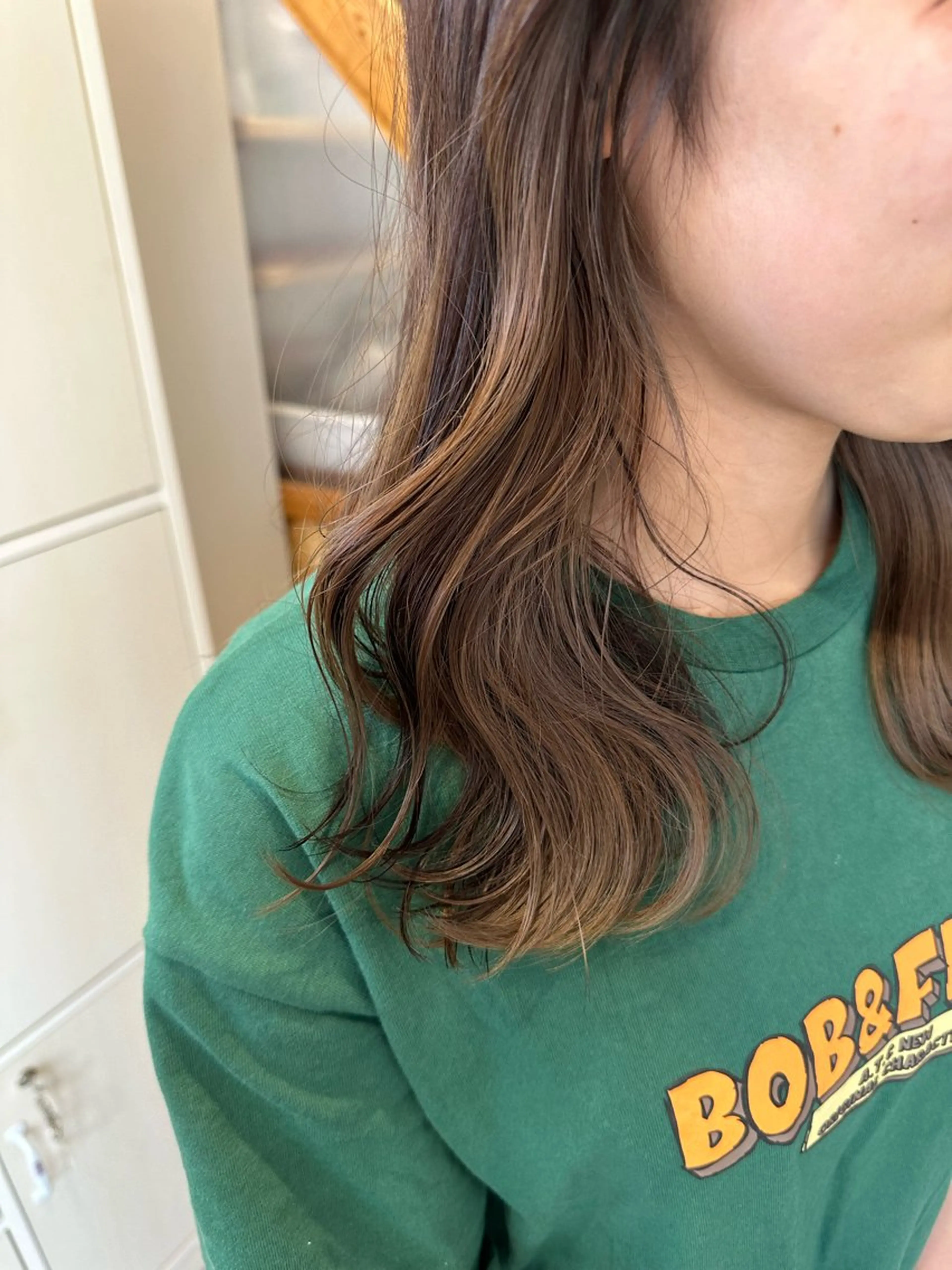 セミロング カラー イヤリングカラー 松本 莉央のヘアスタイル