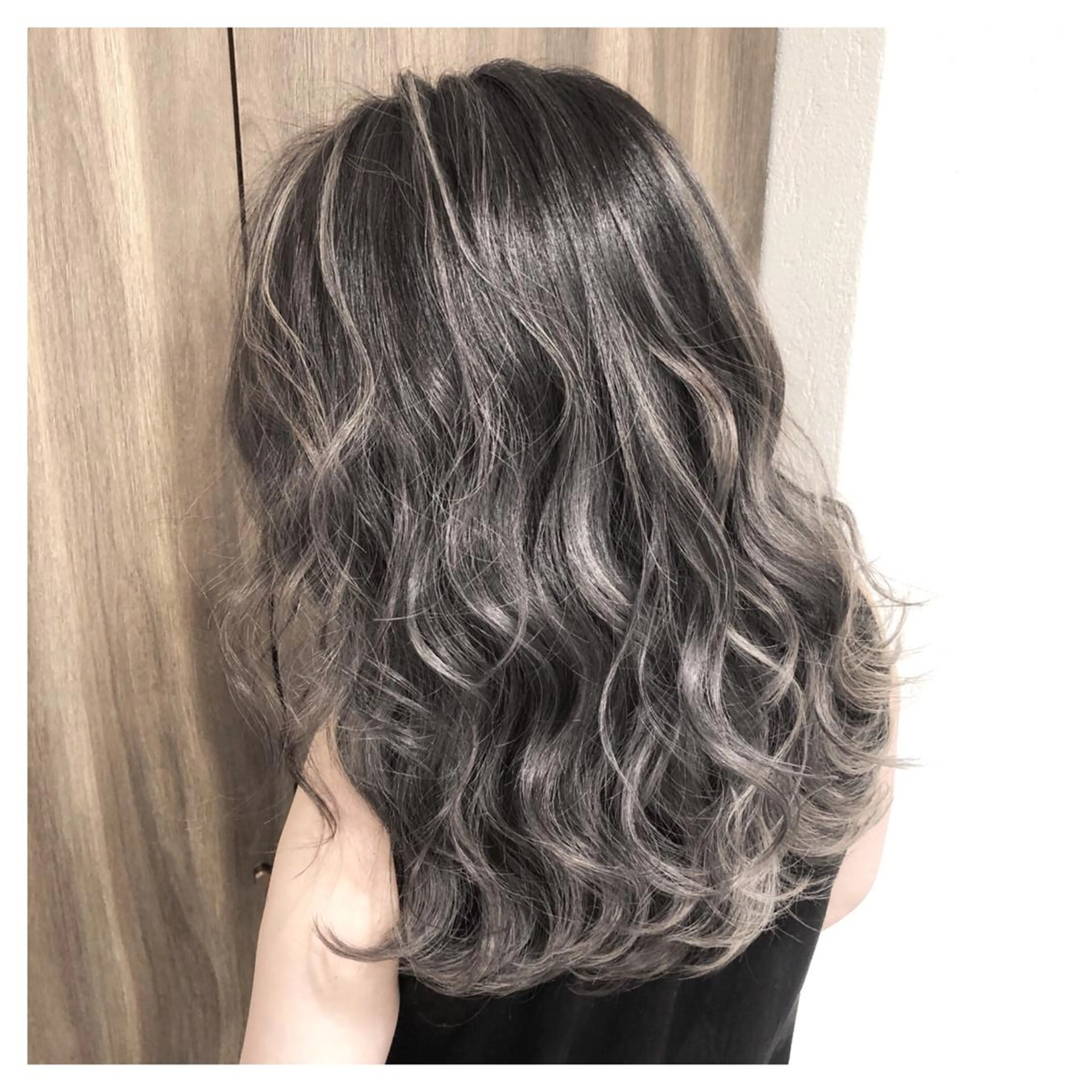 ロング カラー biscohair 髪にドラマを。のヘアスタイル