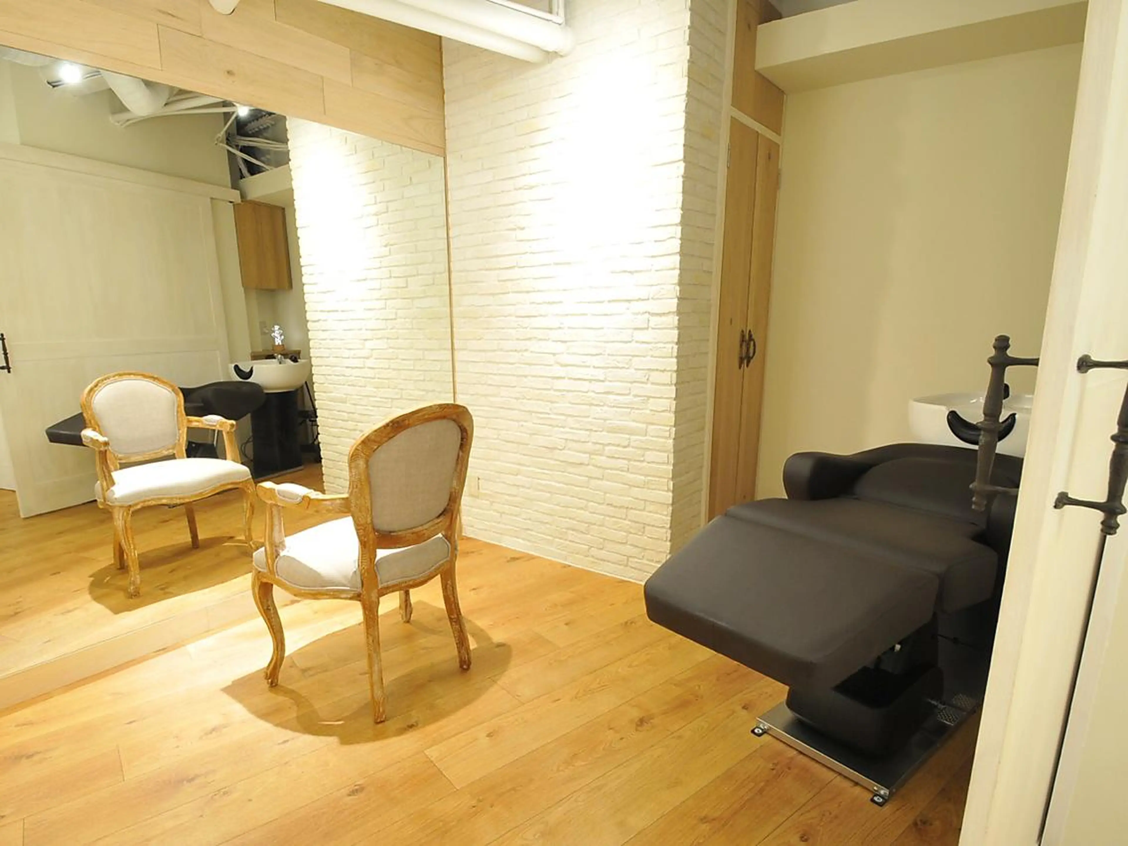 ヘアケア特化型サロン newi 京橋のヘアスタイル