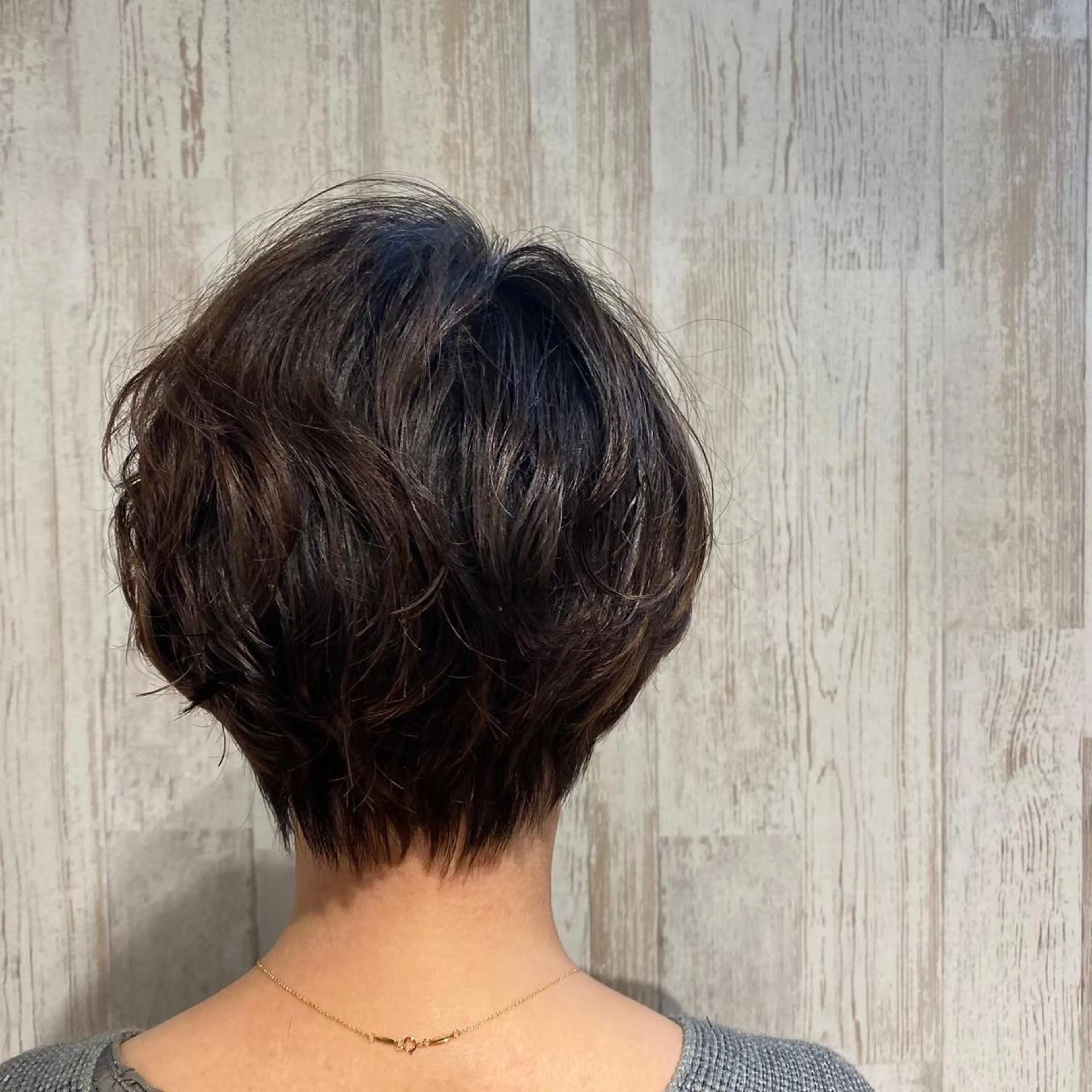 ショート カラー 山本 帆乃果のヘアスタイル