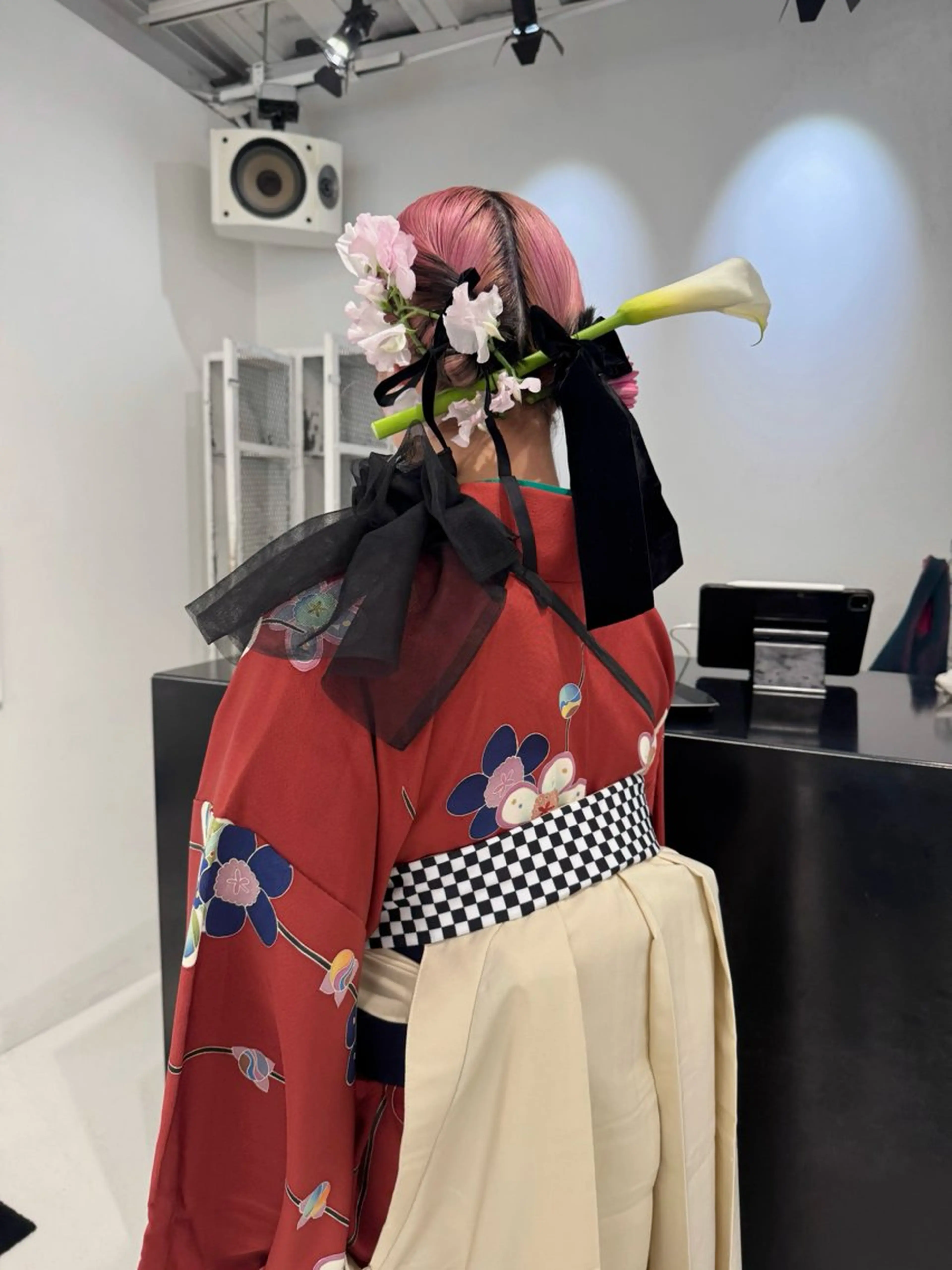 ミディアム カラー ヘアアレンジ 卒業式のヘアスタイル ヘアセット 艶ハイトーン/ヘア アレンジAYAKAのヘアスタイル