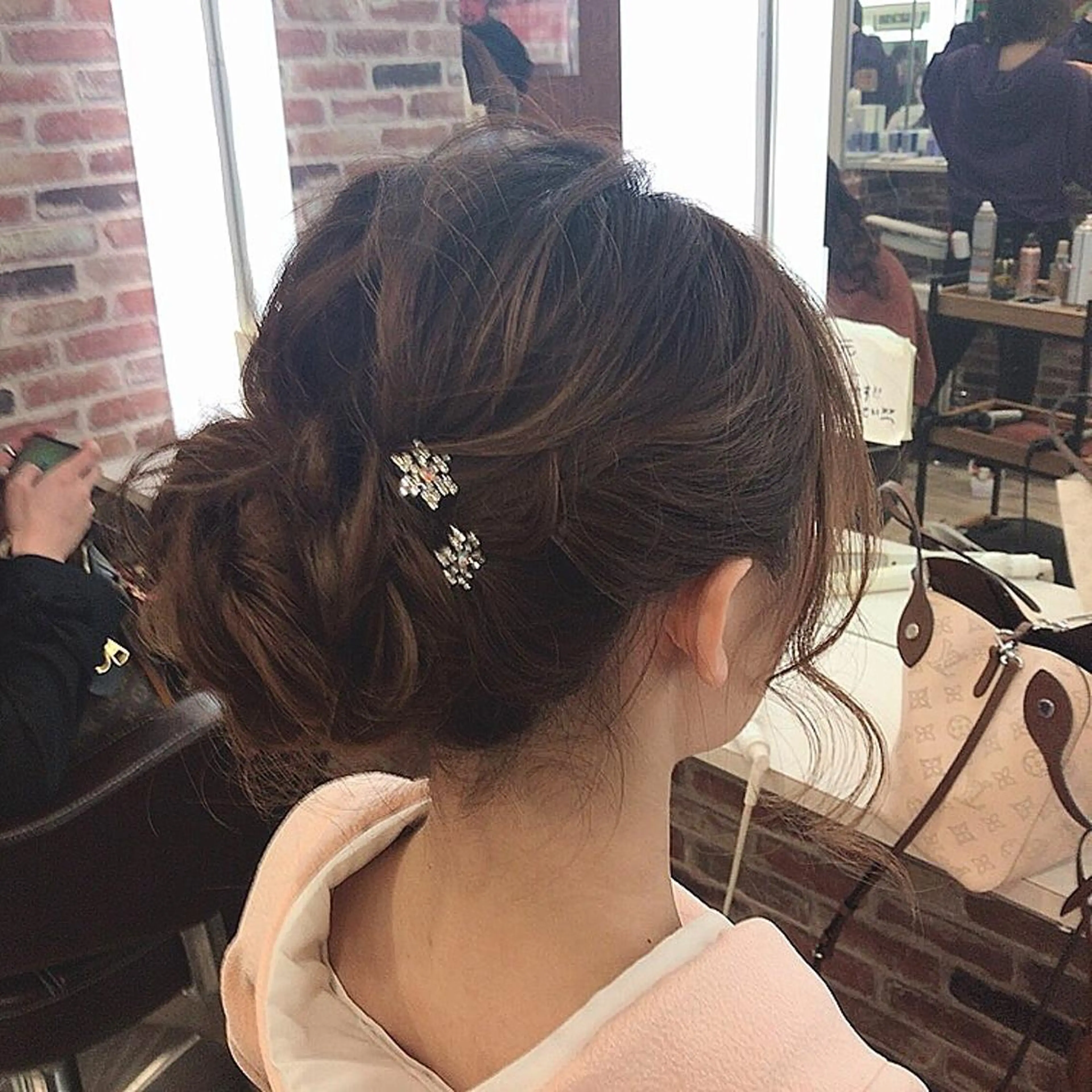 セミロング ヘアアレンジ 着物ヘア ライト写真場所属・タニモト ユイのヘアスタイル