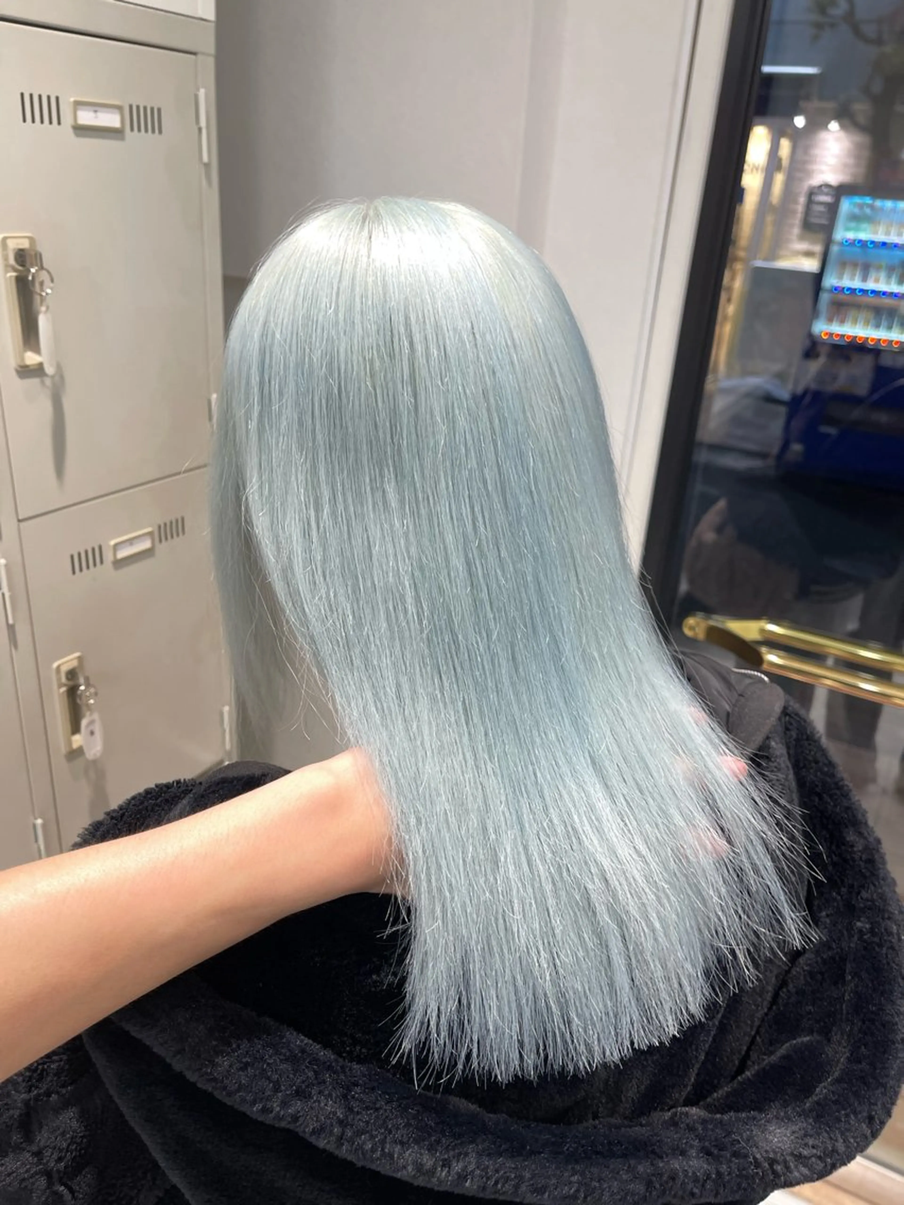 カラー TENSHO レイヤー／ハイトーンのヘアスタイル