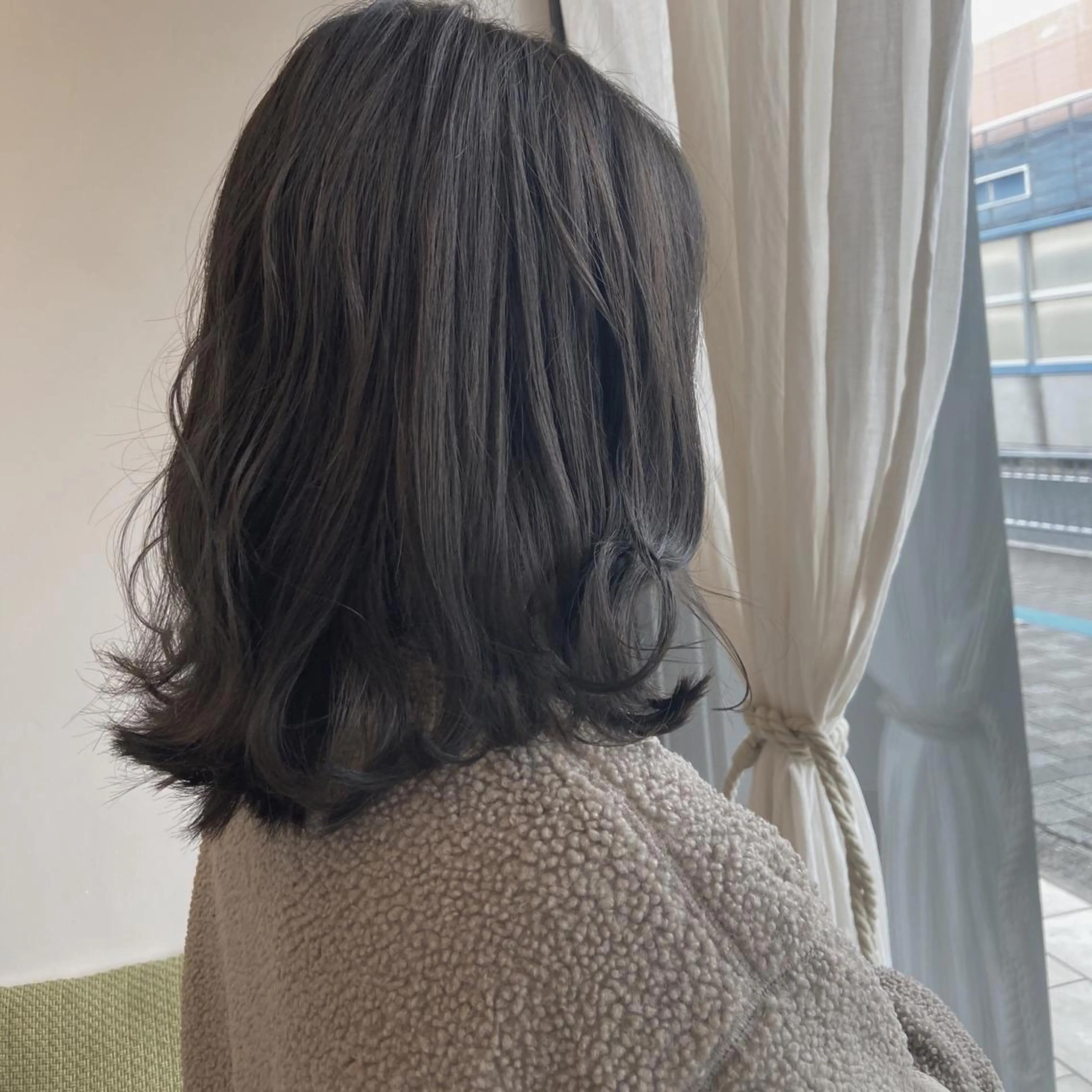 ミディアム 峯 志帆のヘアスタイル