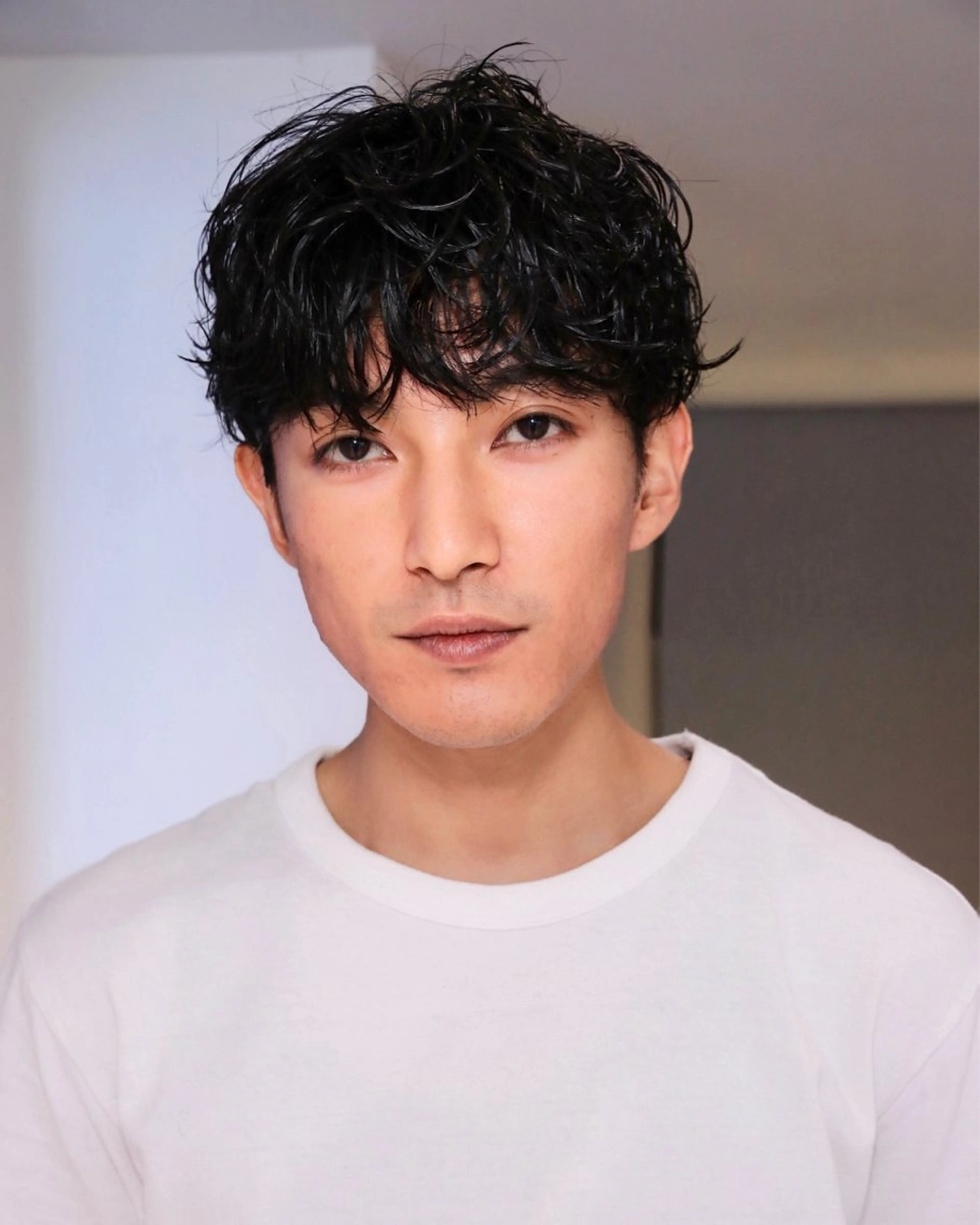 パーマ メンズ メンズパーマ スパイラルパーマ カット パーマ Qin shaire salon 原宿verno店所属・【センターパート】 ETO／江藤翼の眉毛・アイブロウイメージ