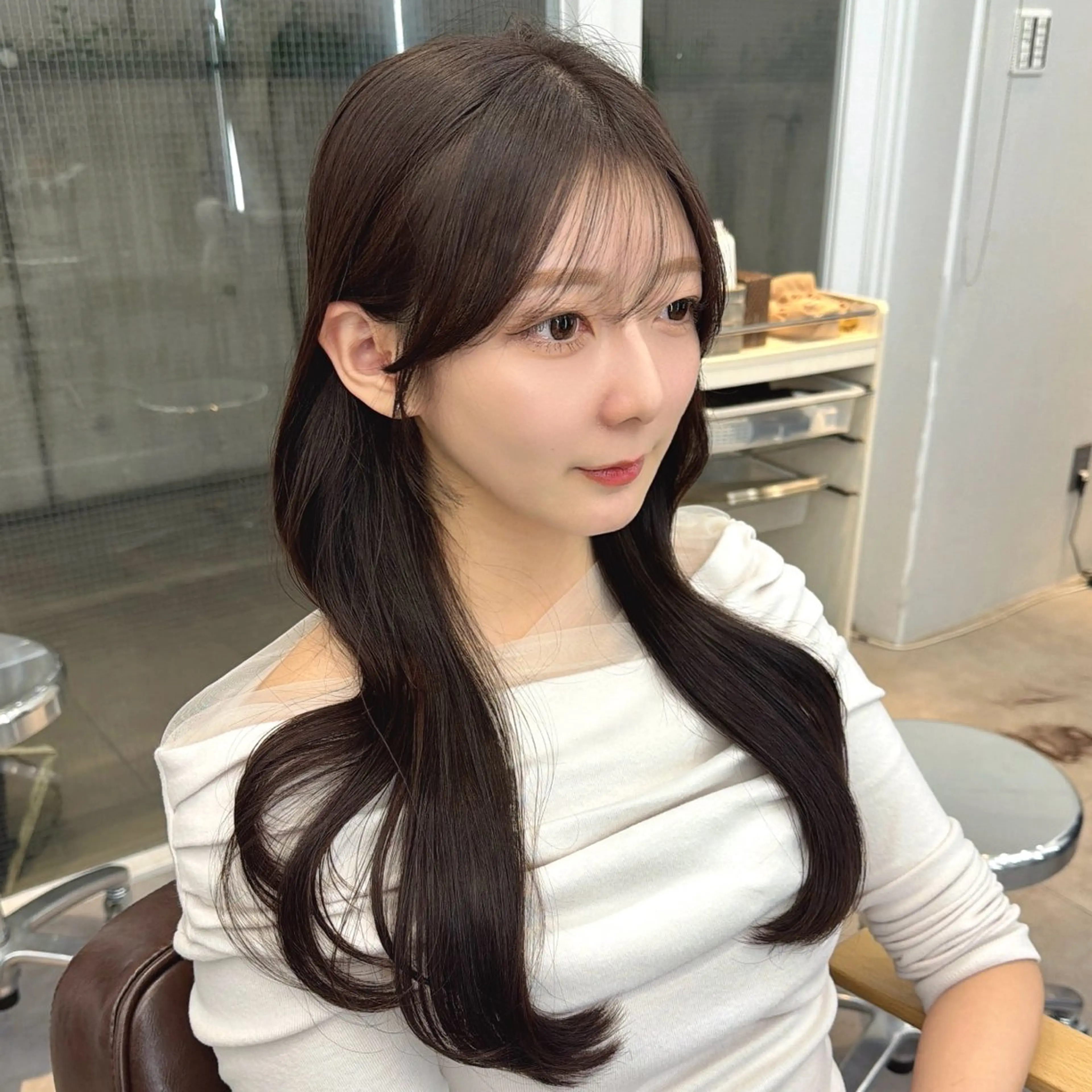 セミロング 顔周りカット レイヤーカット シースルーバング カット ヘアカラー トリートメント 🧡くびれヘア/前髪 顔周り🧡久原結衣のヘアスタイル