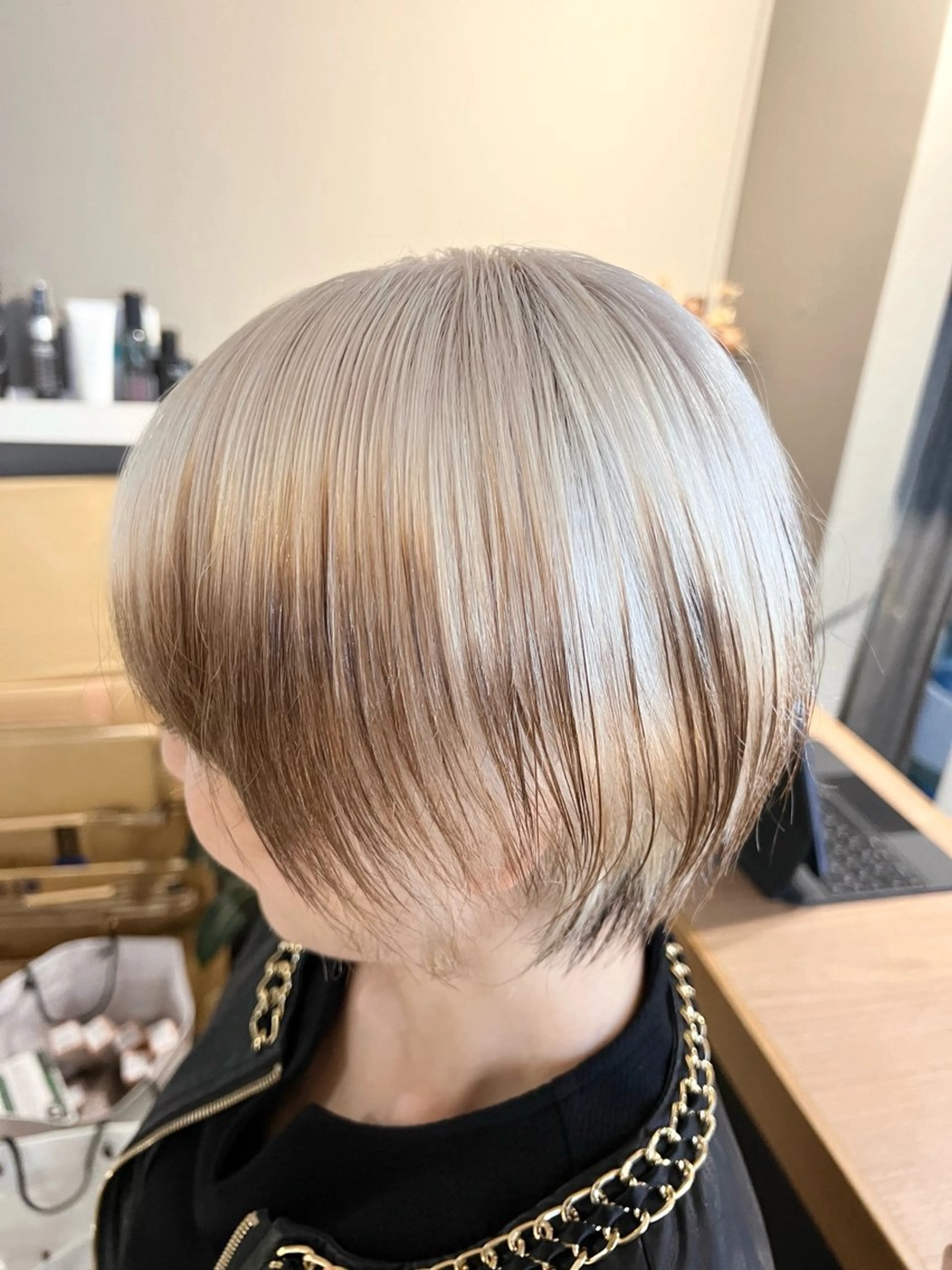 ショート カラー ブリーチ デザインカラー daiki 原宿のヘアスタイル