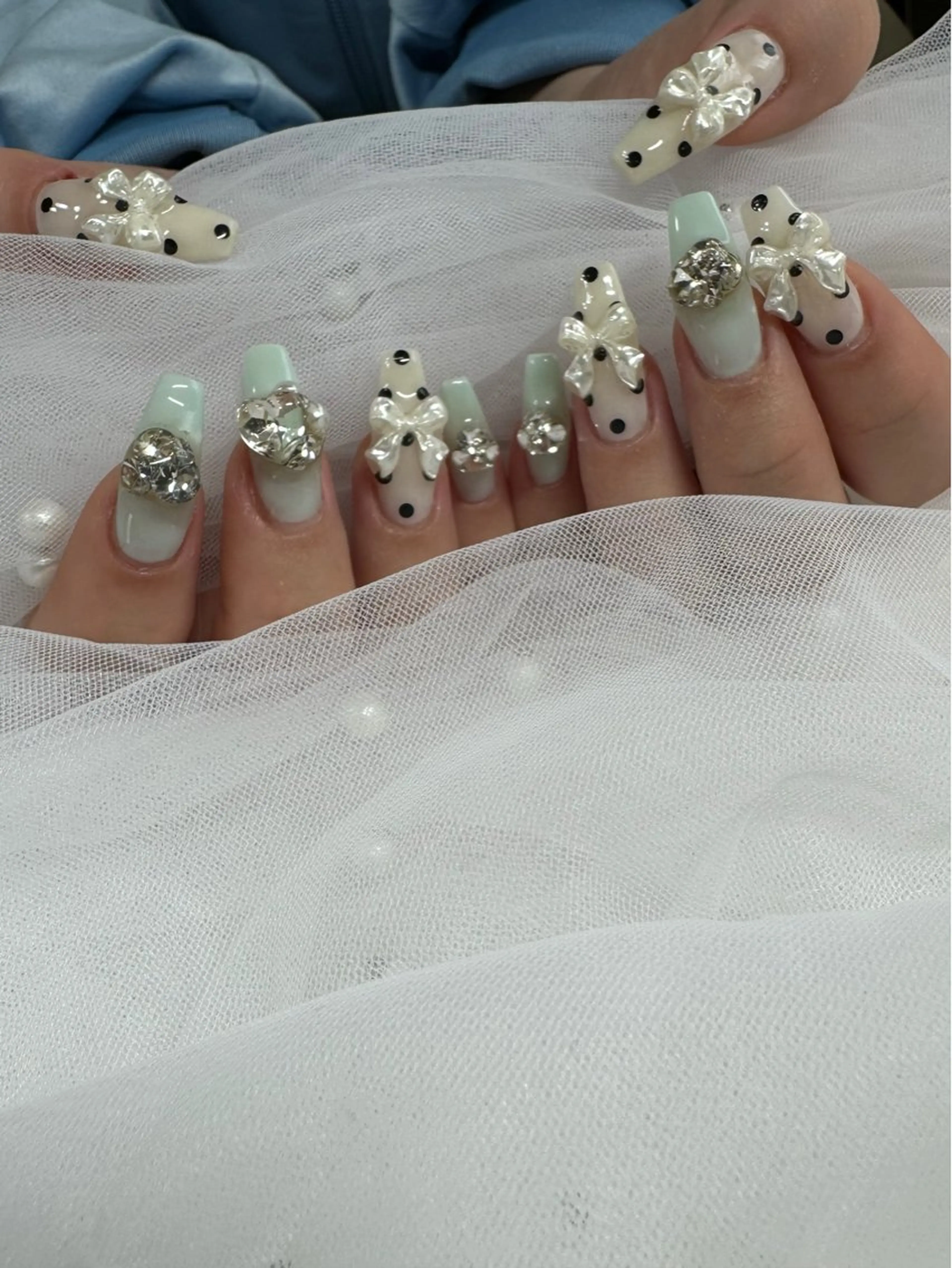 ネイル リボン 東 千夏のネイルデザイン