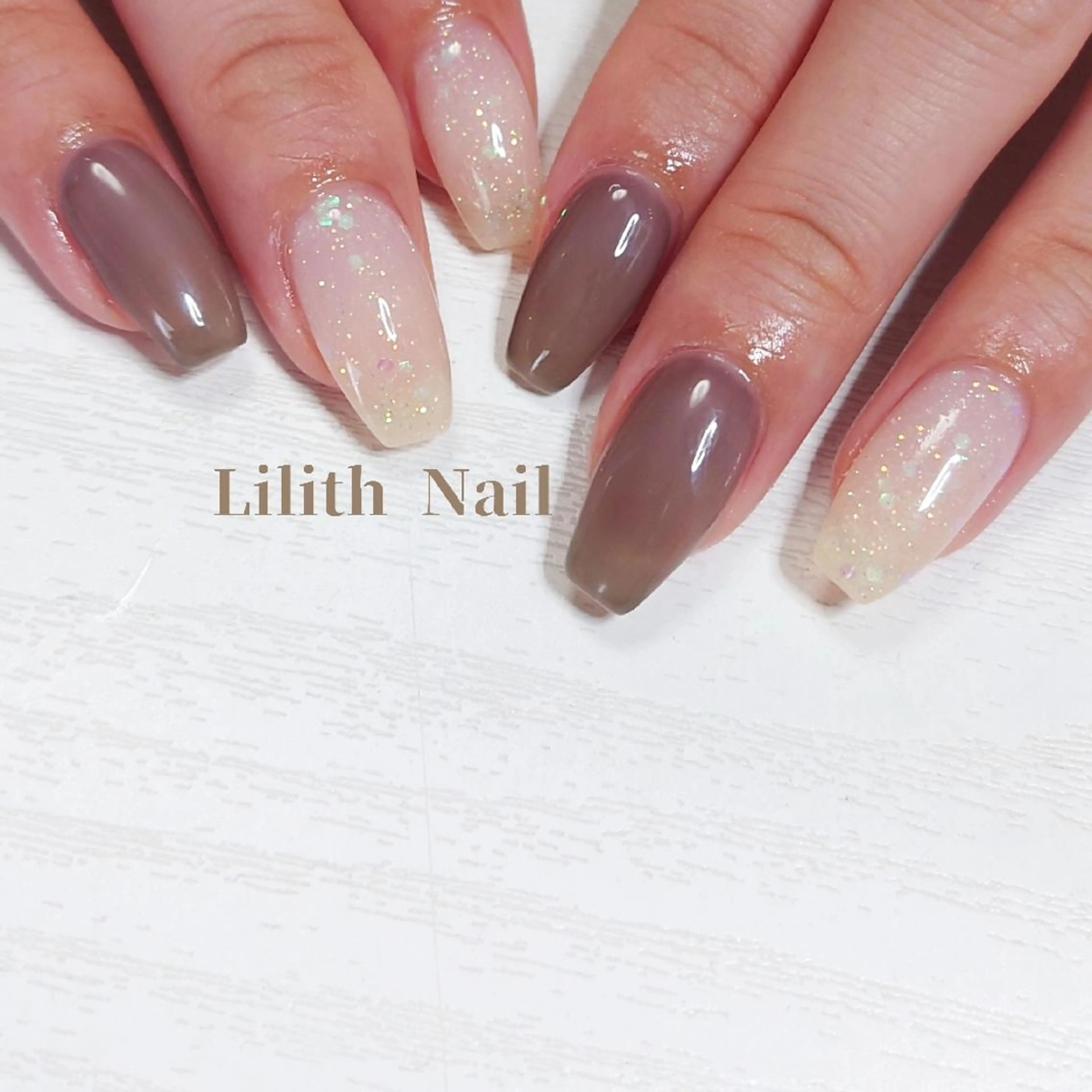 ネイル ブラウン ジェルネイル キラキラネイル ラメ(グリッター) ワンカラーネイル ハンドネイル Lilith Nailのネイルデザイン
