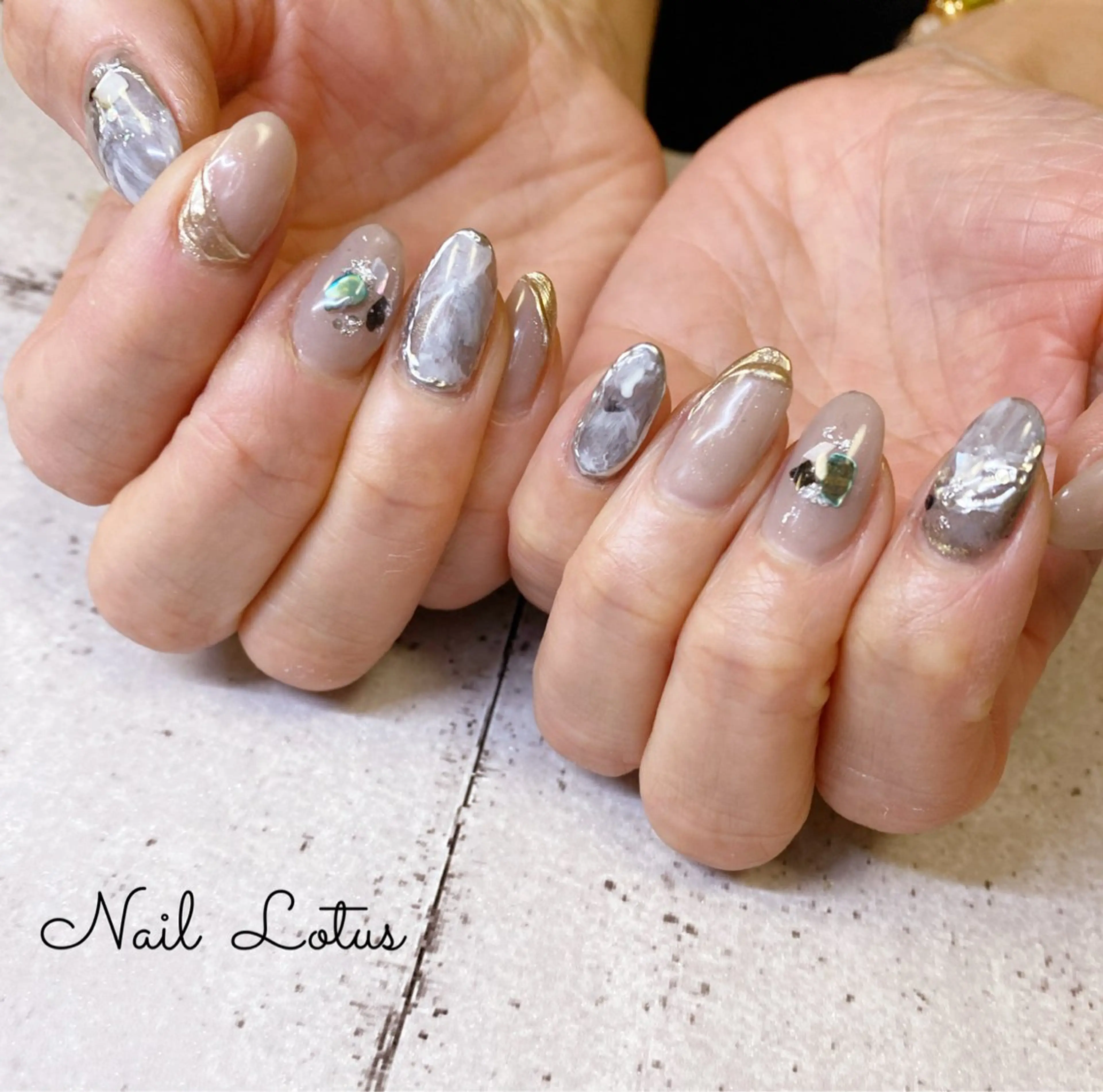 ネイル ニュアンスネイル ハンドネイル ハンドケア ネイル＆脱毛 Lotus🌸のネイルデザイン