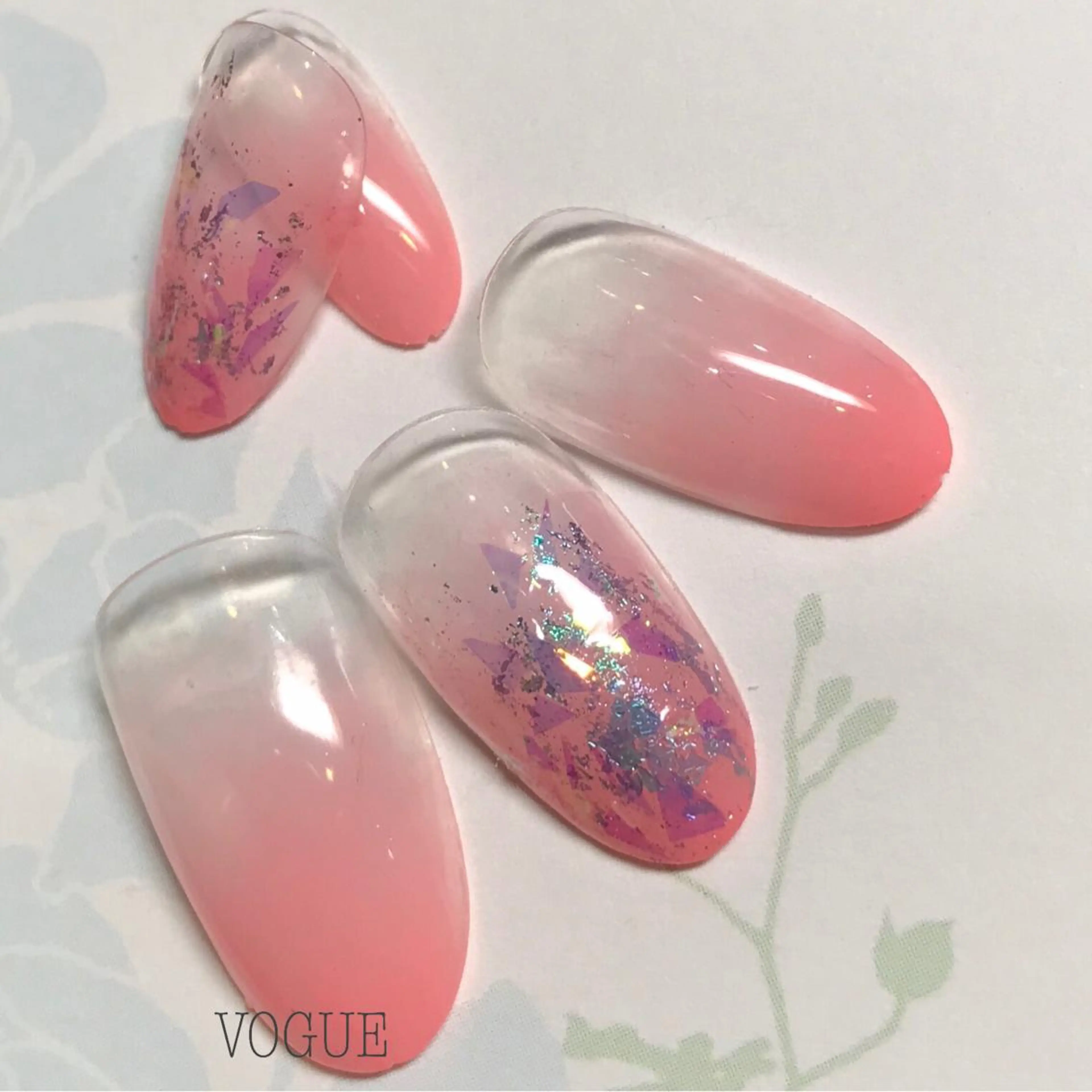 ネイル オーロラネイル ニュアンスネイル ピンク シルバー ハンドネイル VOGUE ×SWANのネイルデザイン