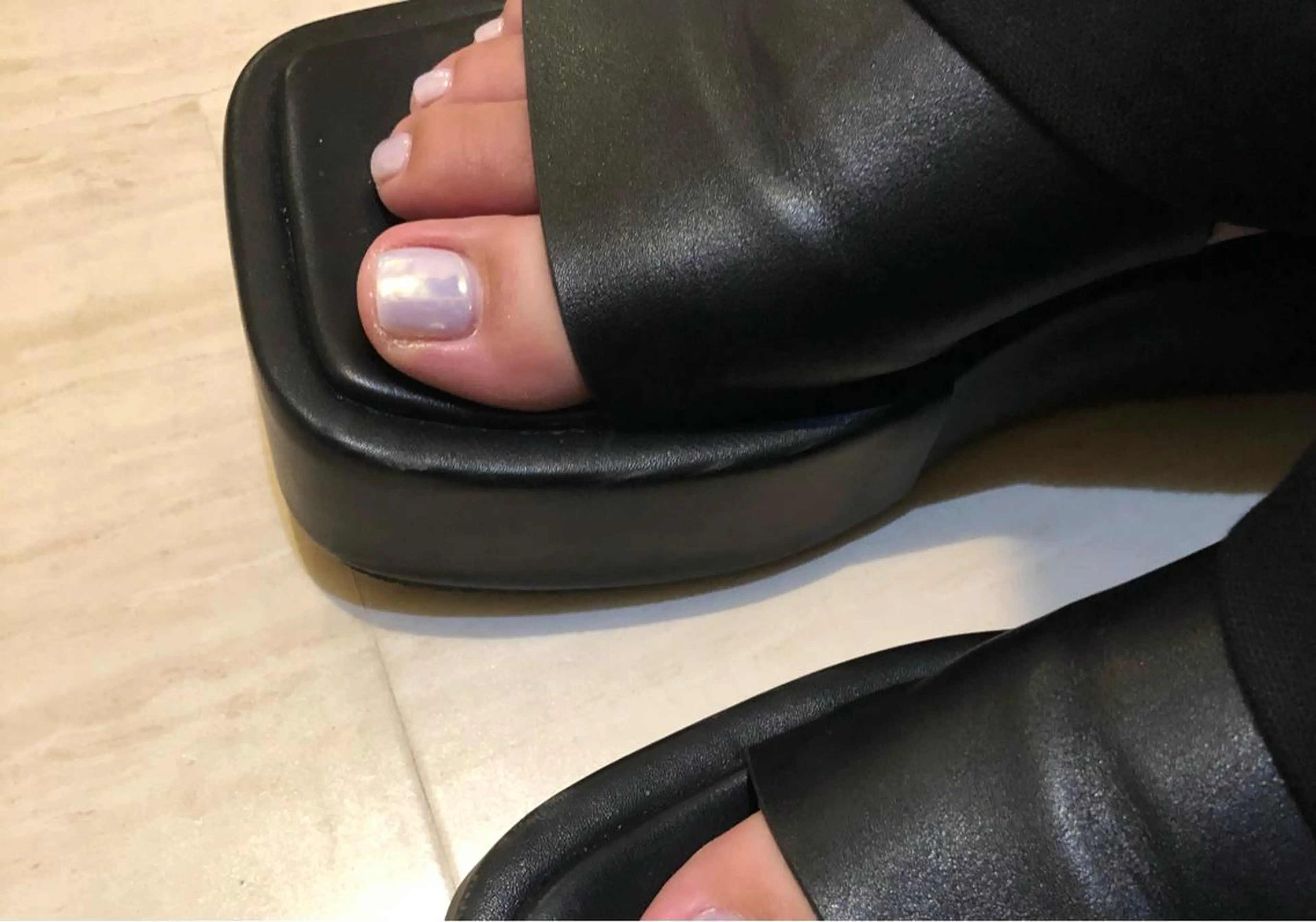 ネイル オーロラネイル ワンカラーネイル 黒葛原 めぐみのネイルデザイン