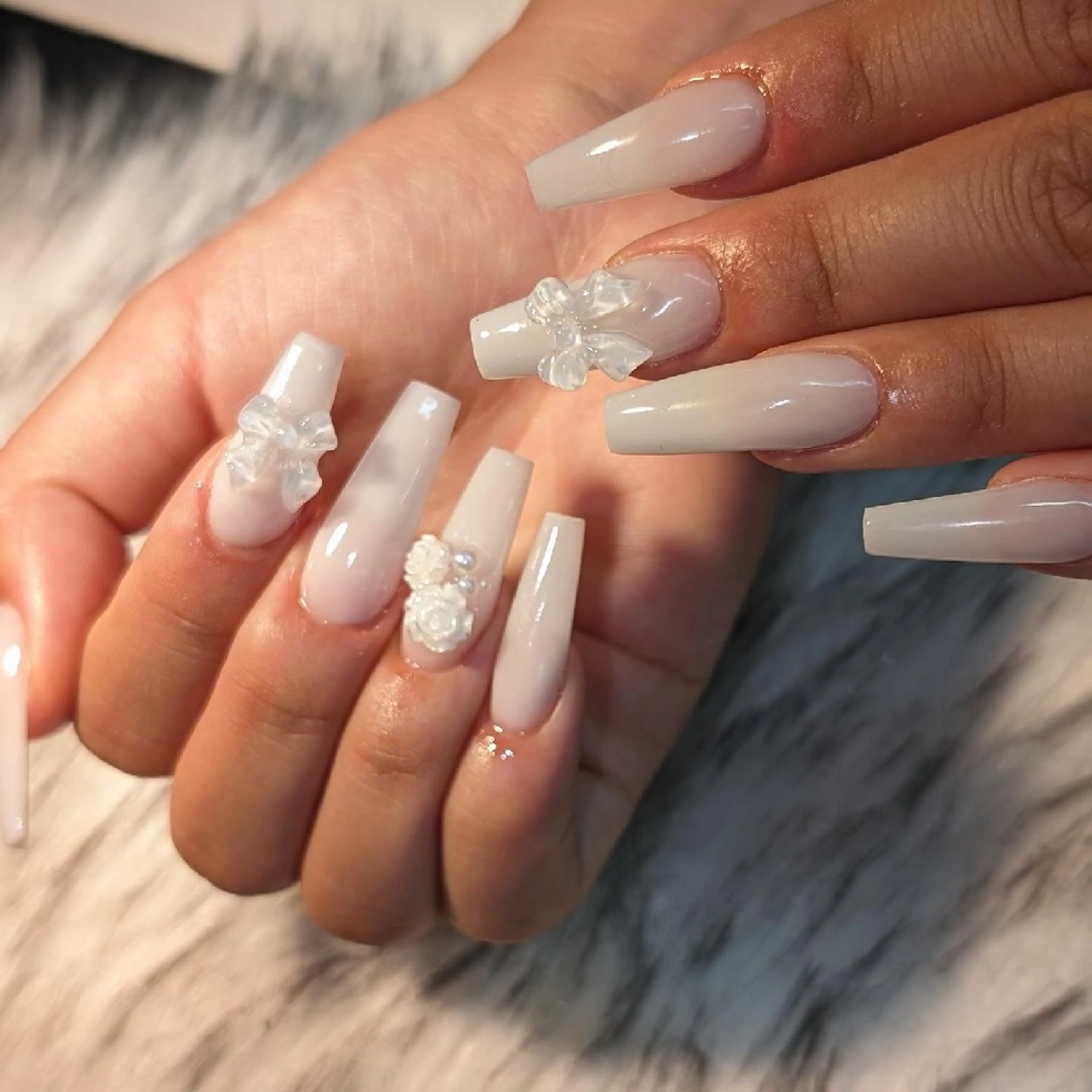 ネイル ハンドネイル RUNWAY 　　の眉毛・アイブロウイメージ