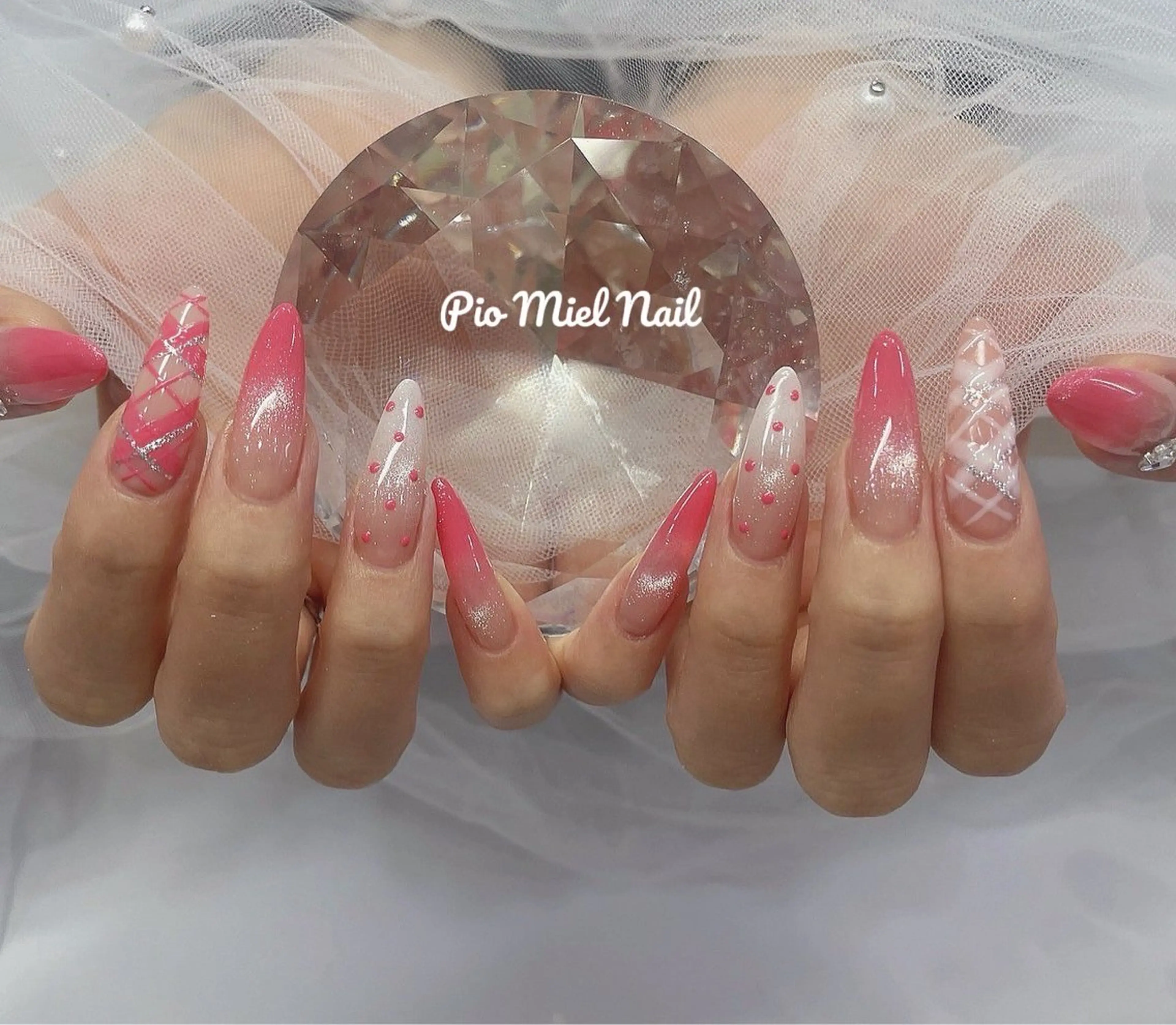 セミロング 韓国風ヘア ハンドネイル momo 長さだしのネイルデザイン