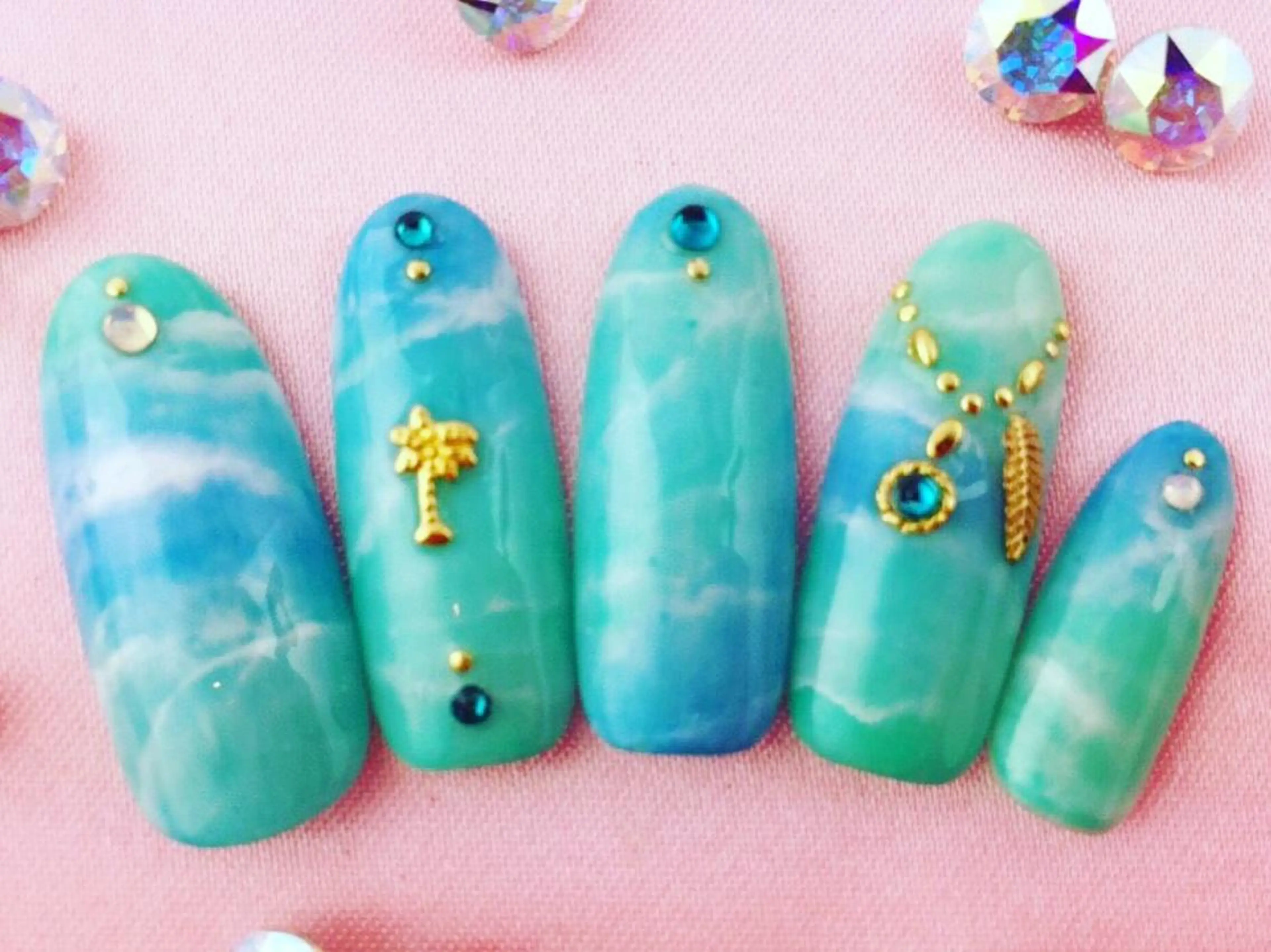 ミディアム カラー ネイル NAILSGOGO shibuyaのネイルデザイン