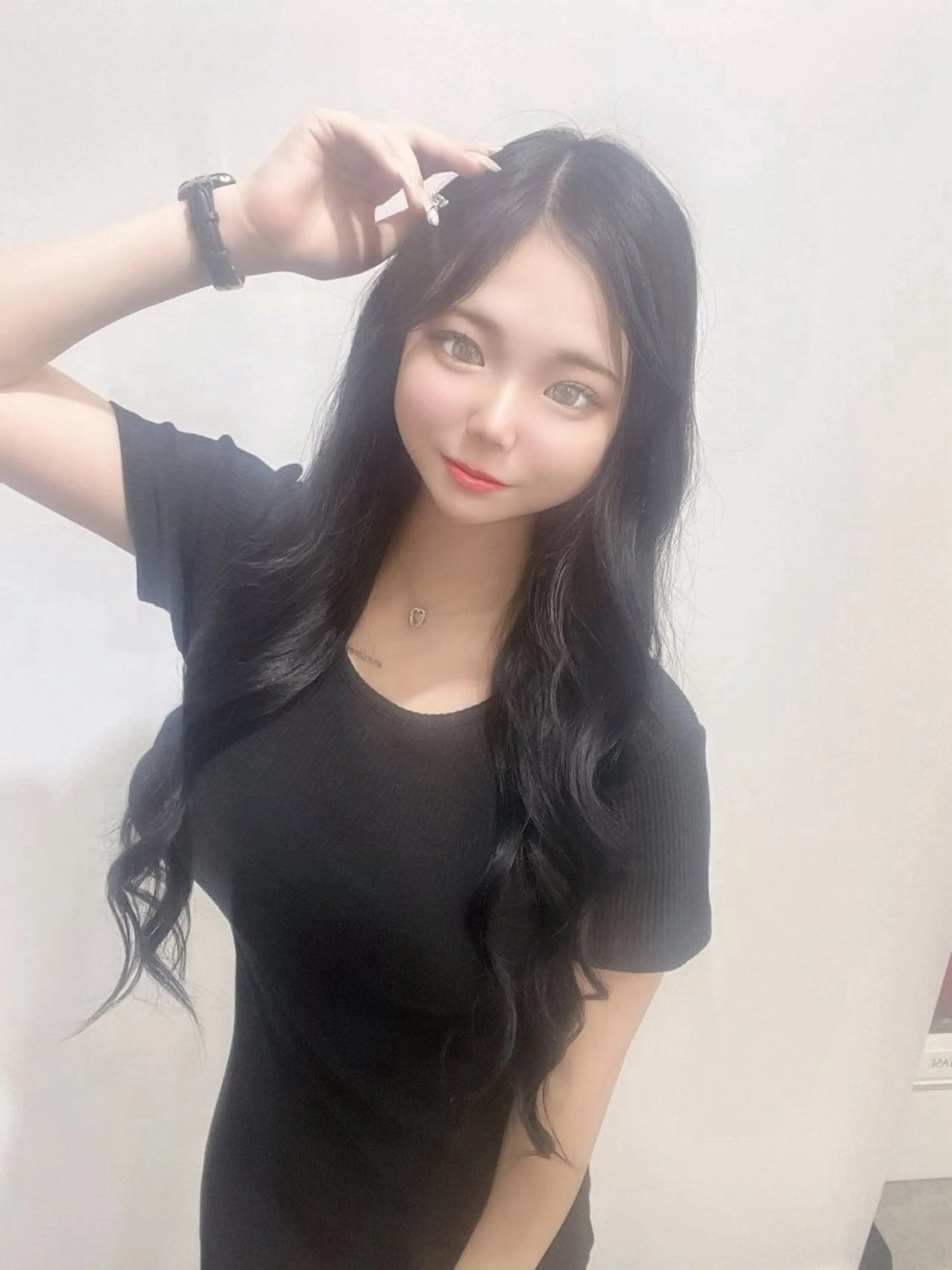 ロング ヨシンモリ ヘアカラー トリートメント 韓国ヘア×ハイトーン AYA💫のヘアスタイル