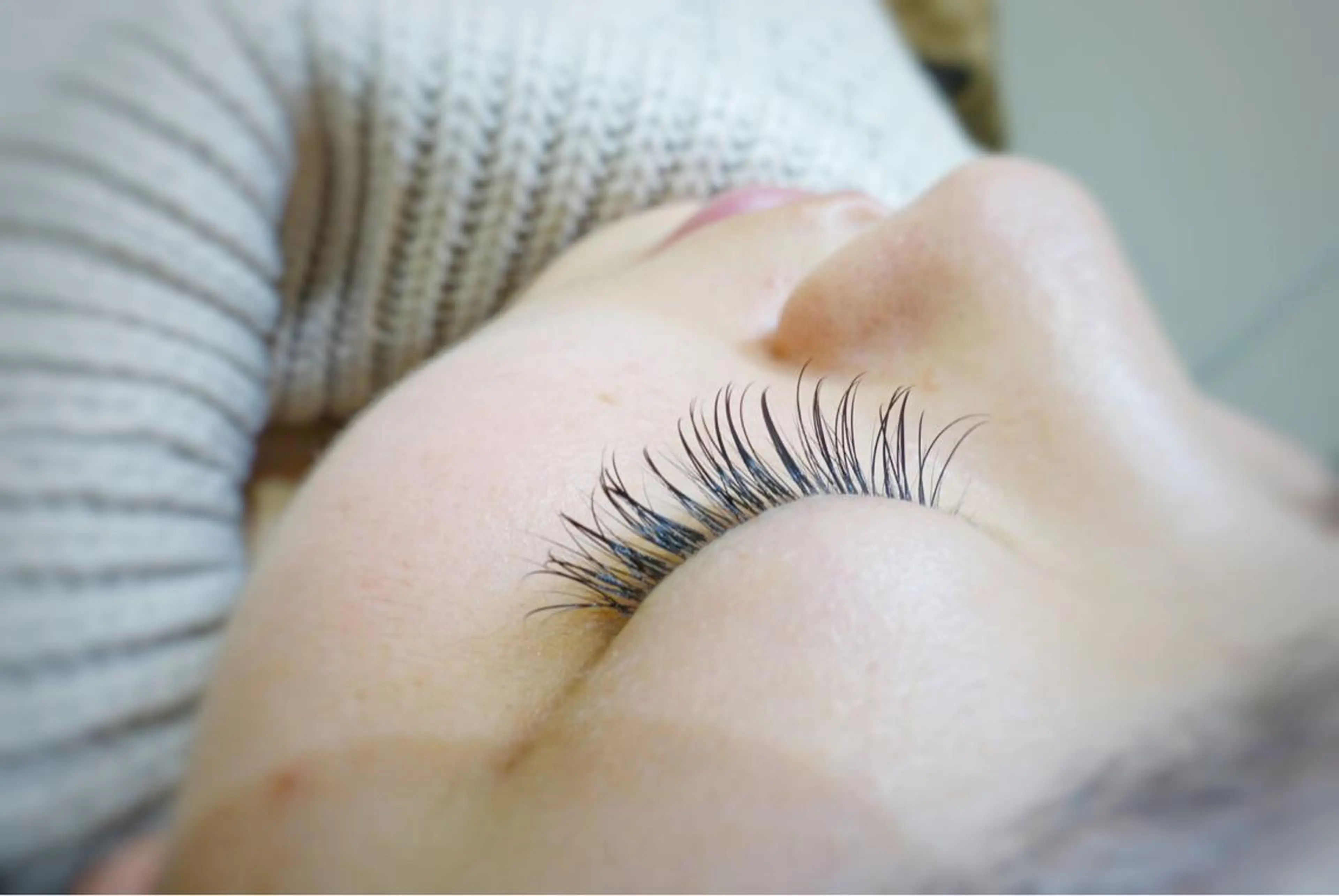 マツエク・マツパ Dカール ナチュラル salon EFの眉毛・アイブロウイメージ