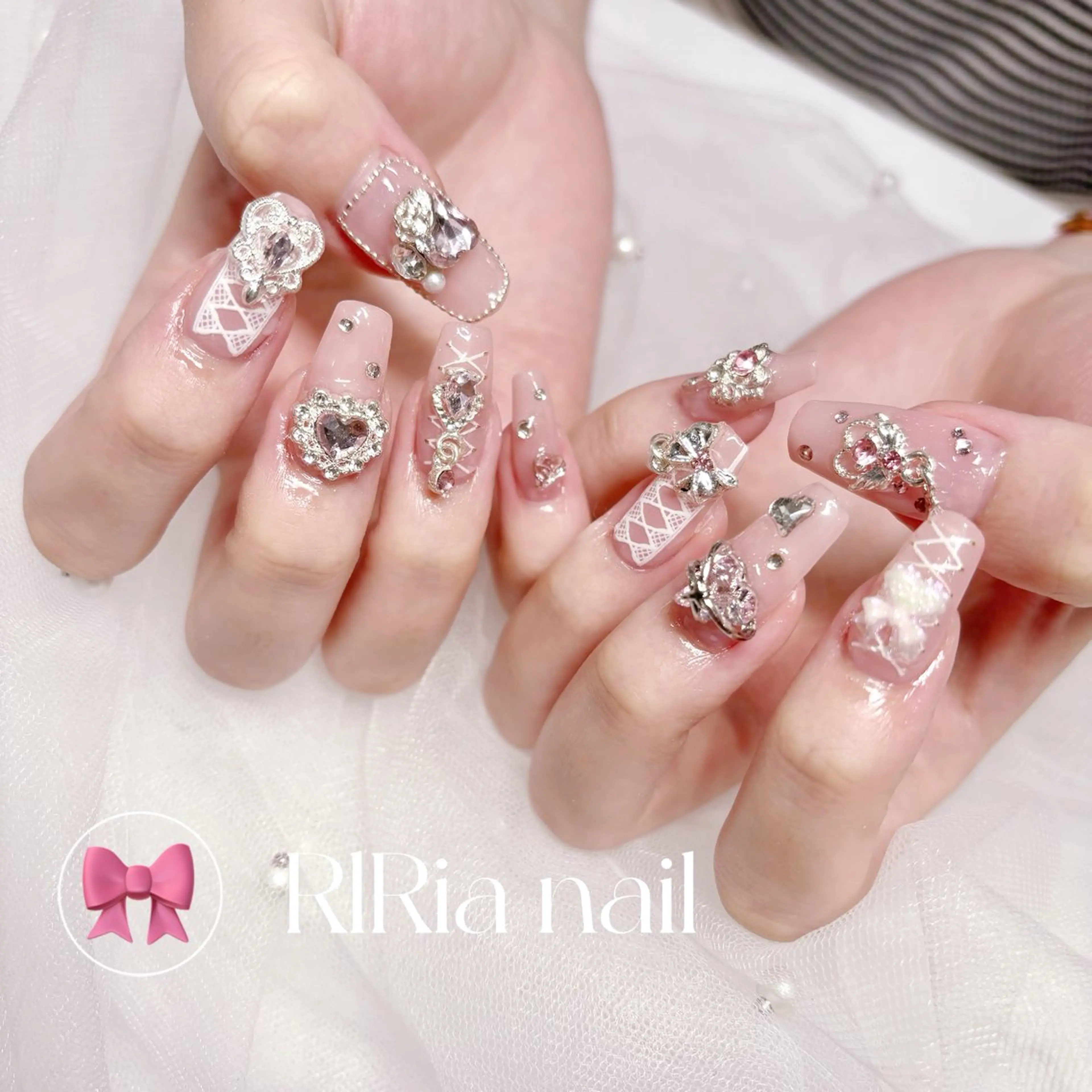 ネイル ガーリー ハート レース リボン シルバー ハンドネイル 🎀『RlRia』(GO TODAY シェアサロン 横浜Solace店内)🎀所属・RlRia .のネイルデザイン