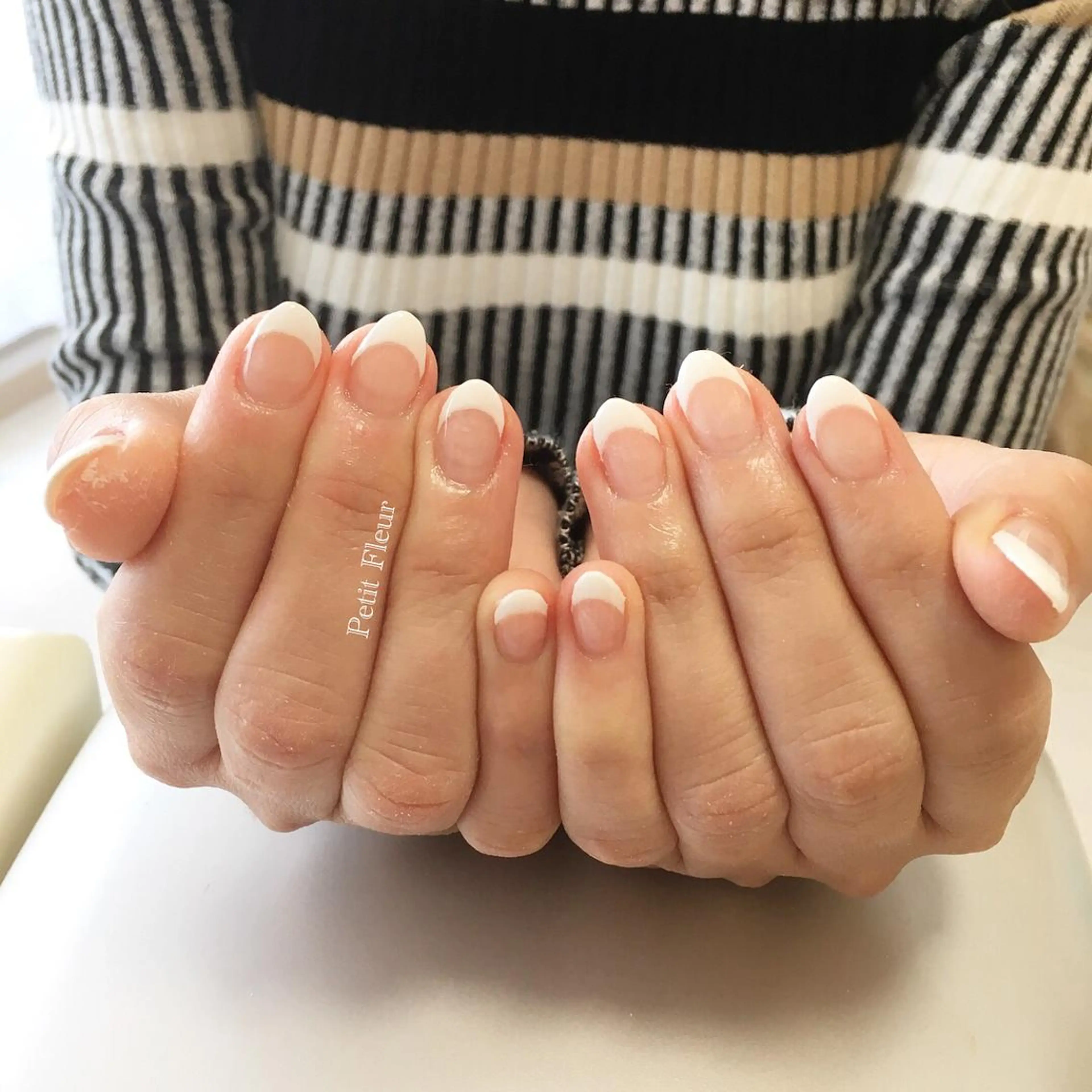 ネイル フレンチネイル グラデーション ホワイト Petit Fleur所属・青柳 亜梨奈のマツエク・マツパデザイン