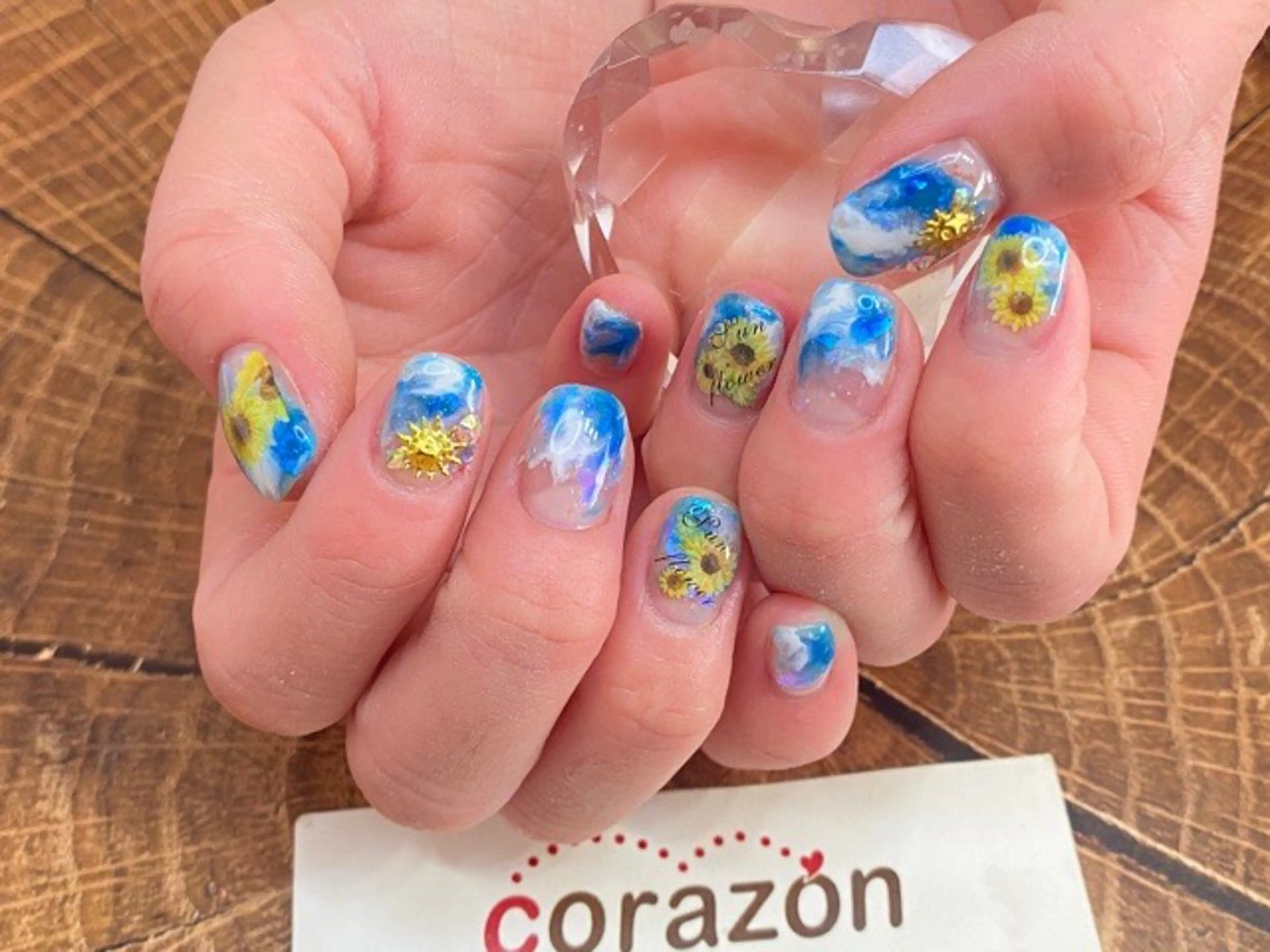 ネイル ブルー フラワーネイル ニュアンスネイル ホワイト corazon所属・ネイリスト aicoのネイルデザイン