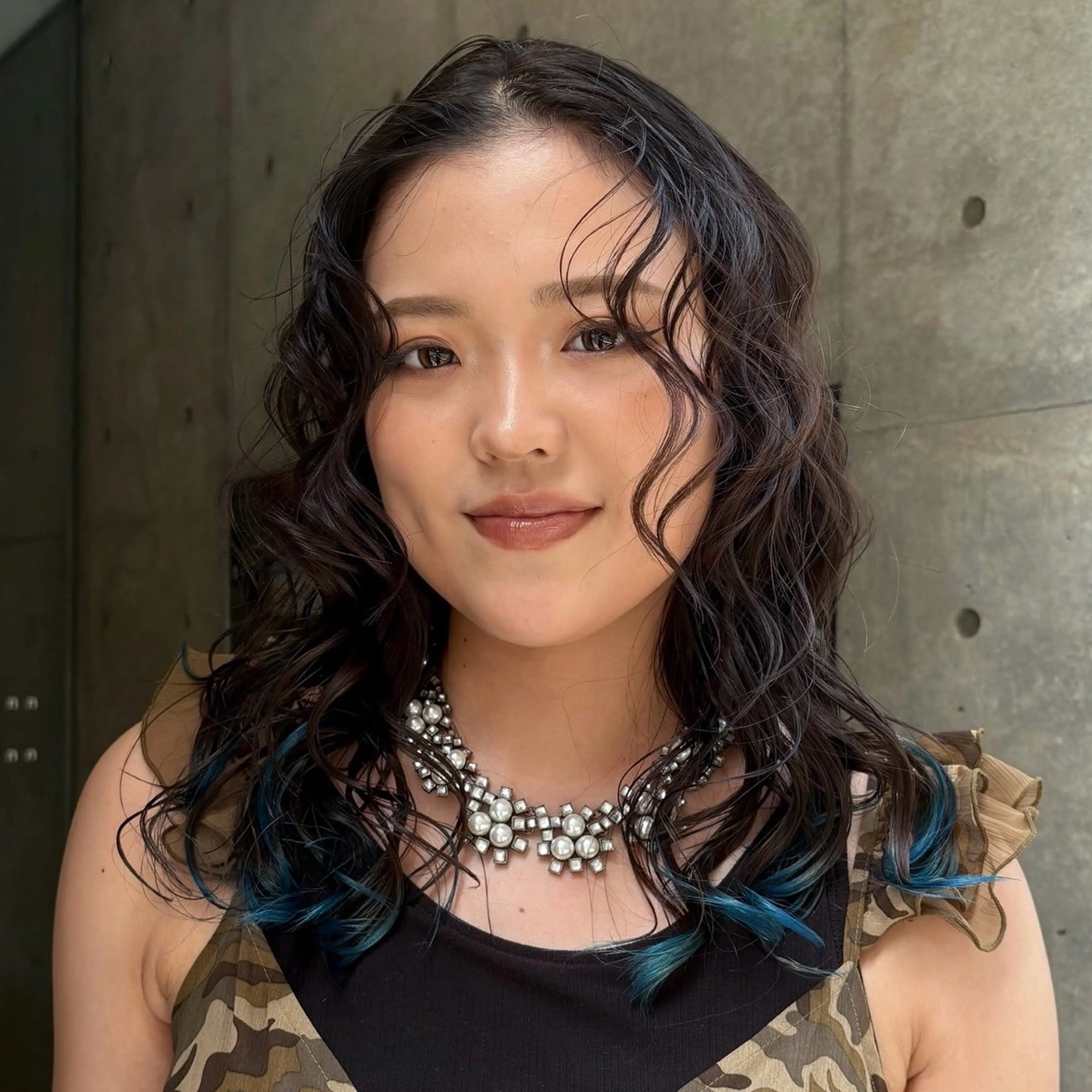 セミロング みさき/レイヤー/ハ イトーン指名No.1のヘアスタイル