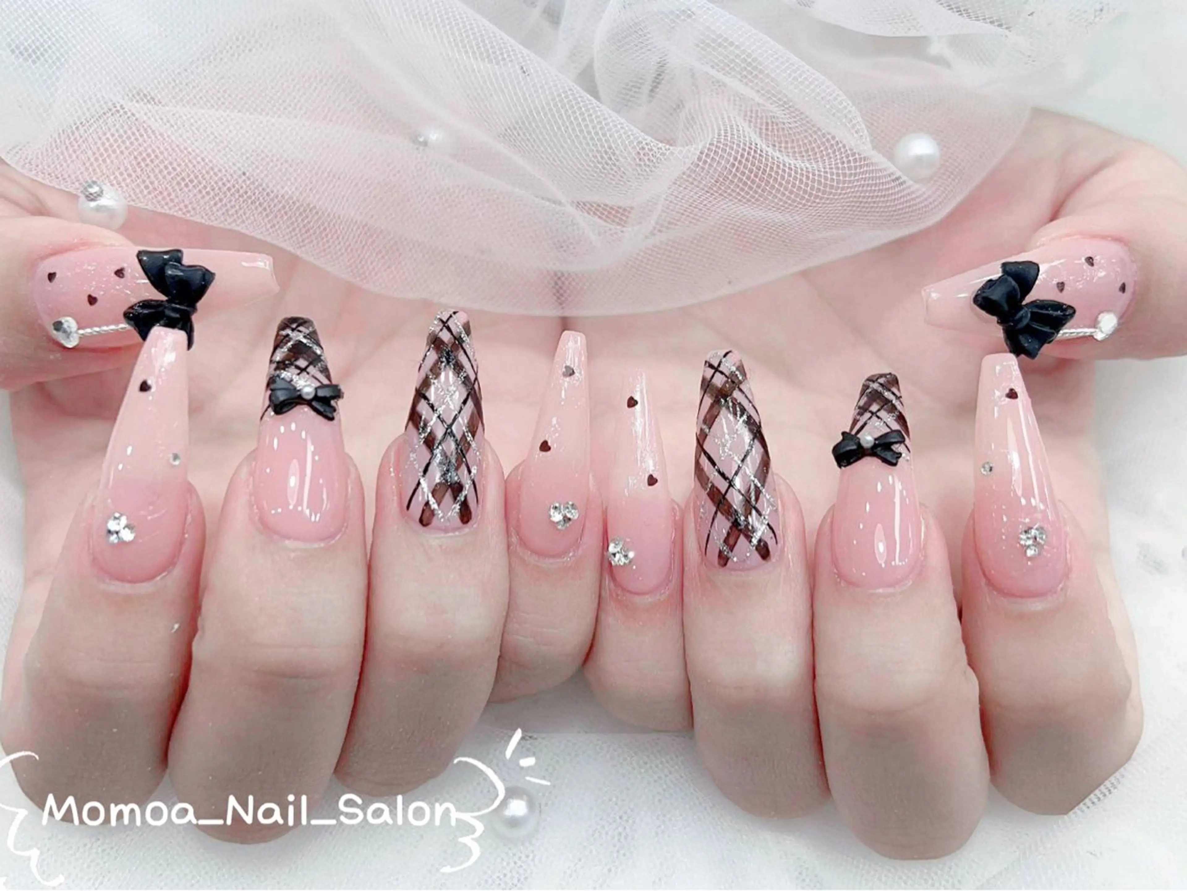 ネイル 成人式 ロングネイル マグネットネイル 大理石ネイル(マーブル) リボン ハンドネイル MoMoA Nail ネイル長さ出し専門店のネイルデザイン