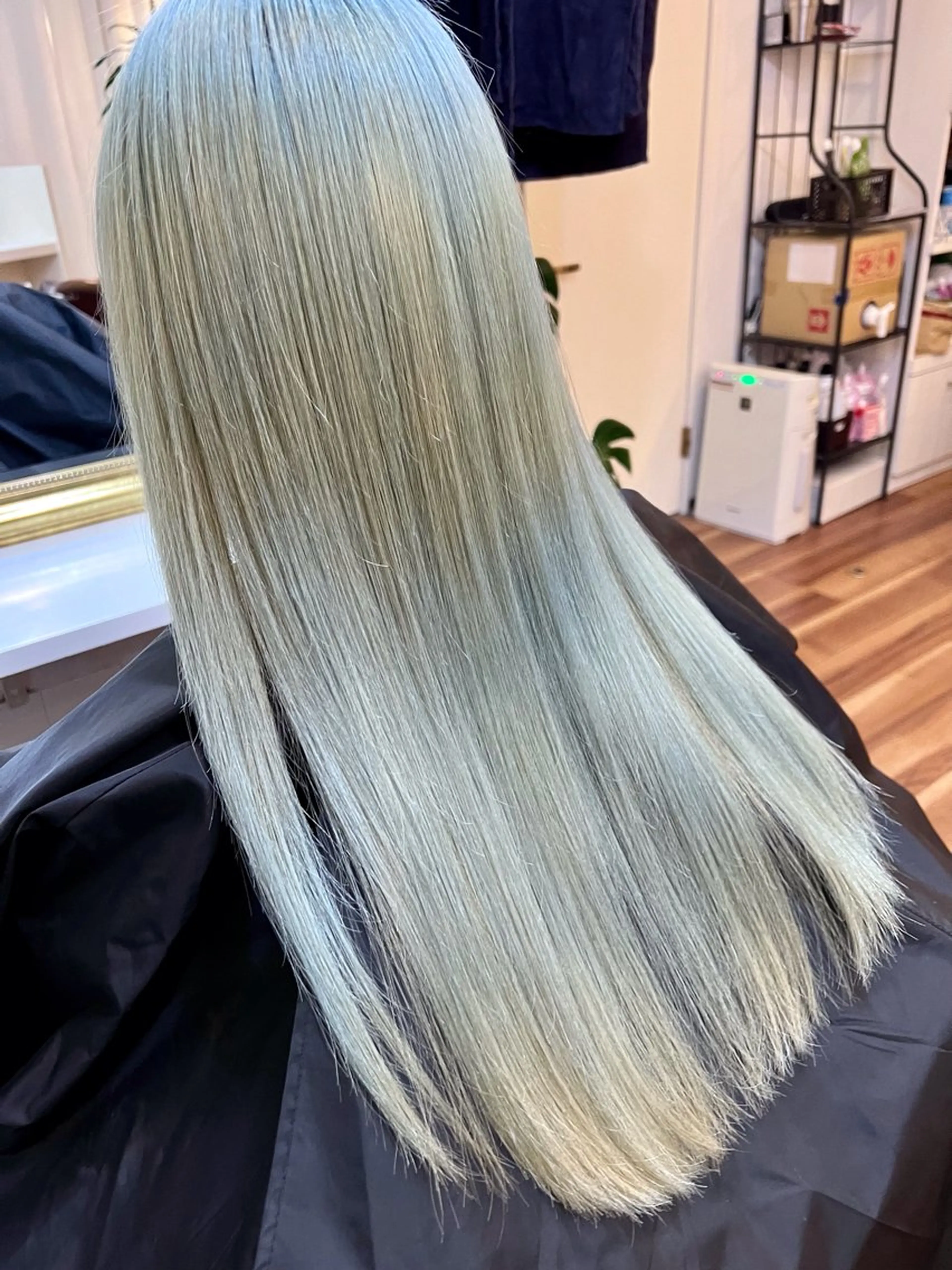 カラー ブリーチ ケアブリーチ ハイトーンカラー シルバー バイオレットカラー トキ コウタのヘアスタイル