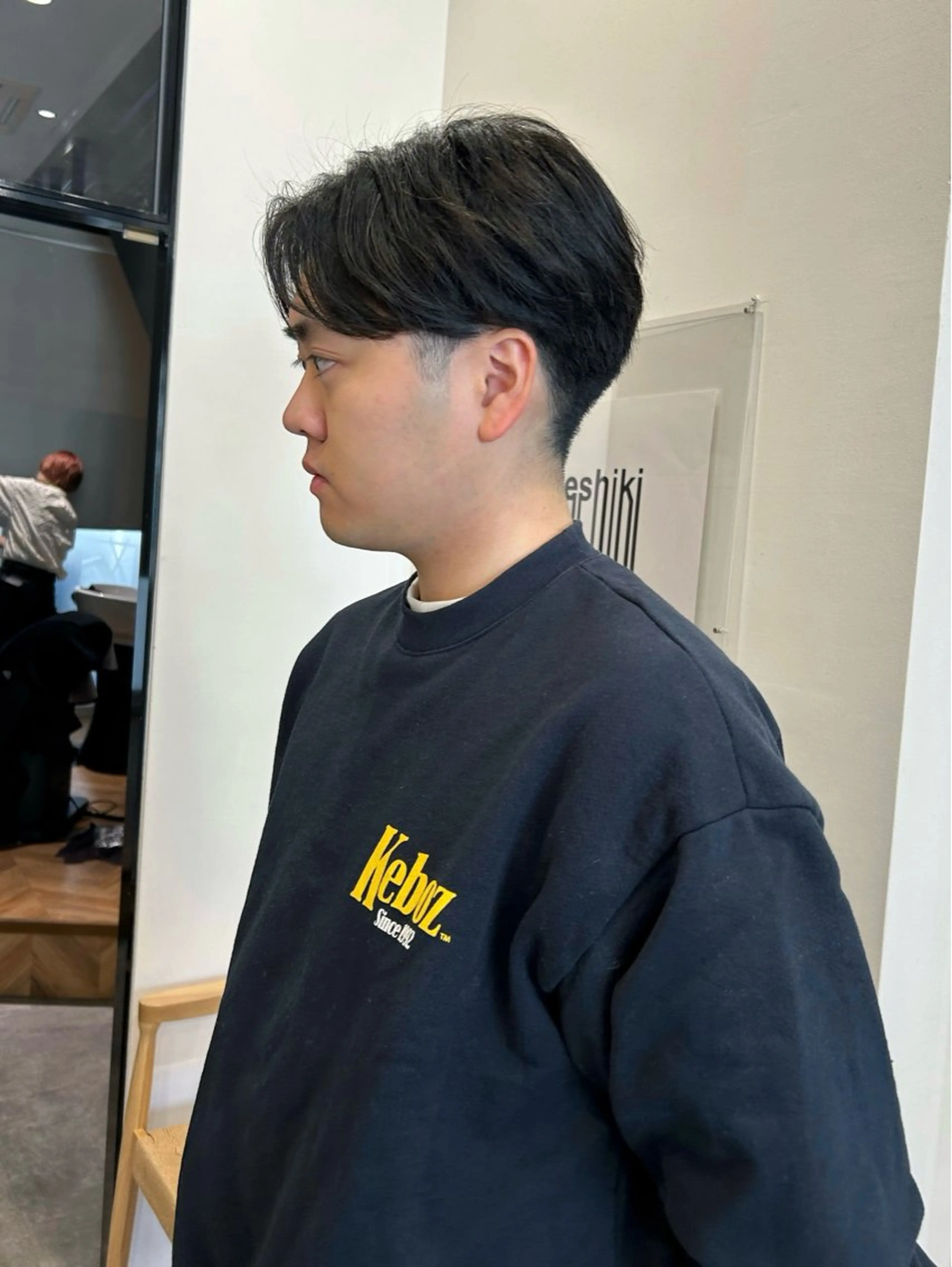 ショート メンズ ビジネス センターパート カット パーマ KAZU keshiki大名のヘアスタイル