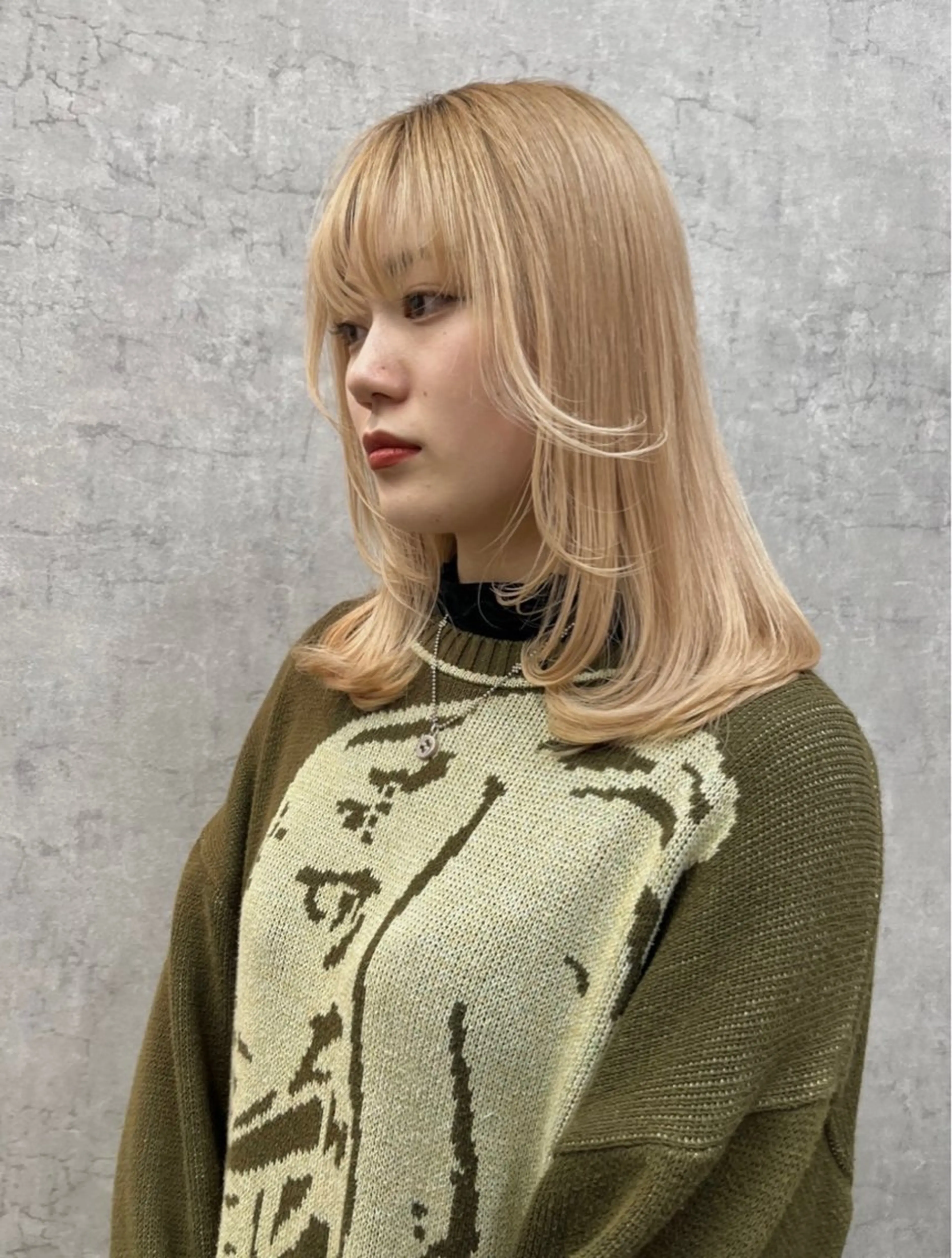 セミロング カラー 松尾 伊純のヘアスタイル