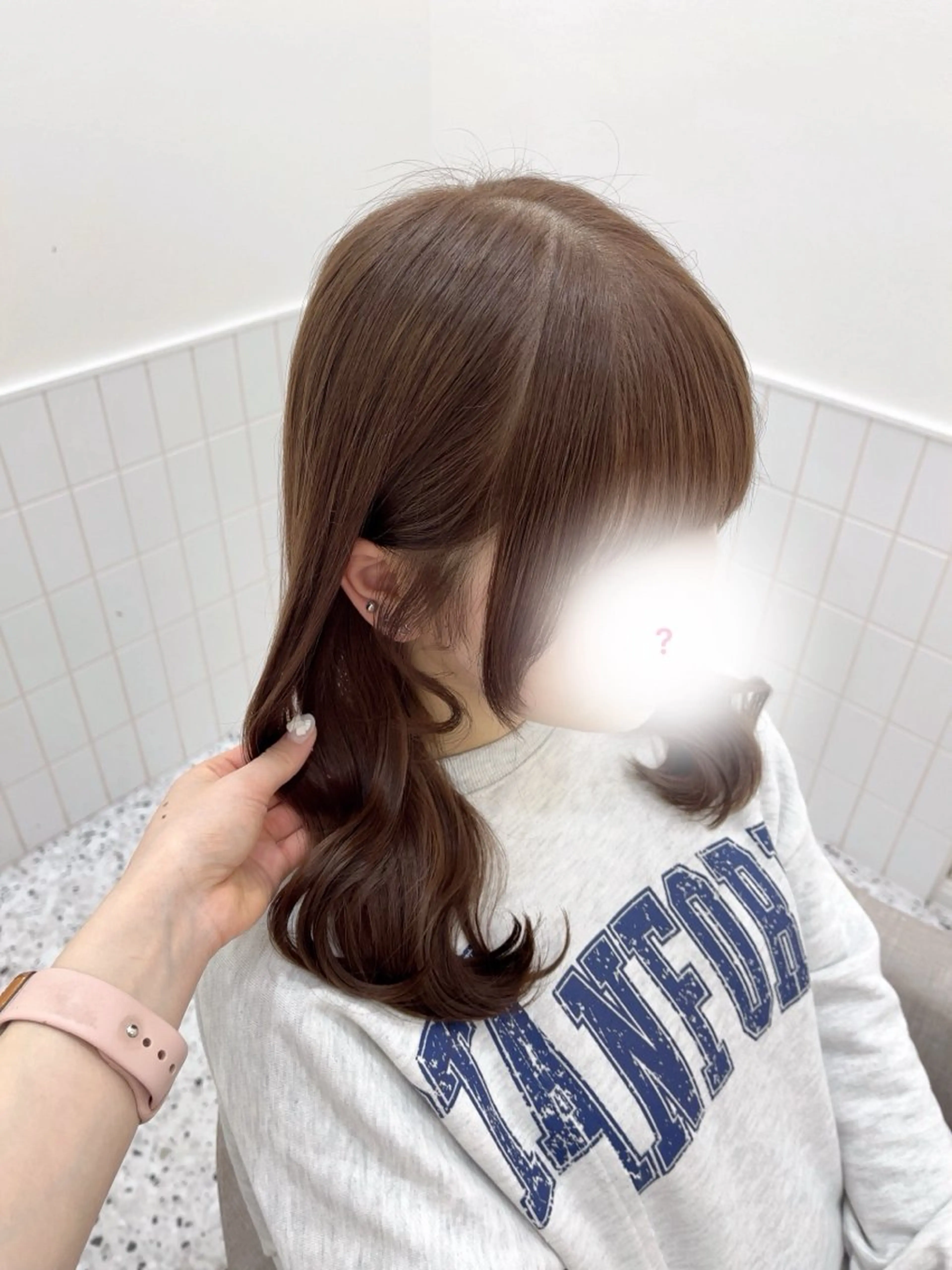ミディアム カラー 新井 凪のヘアスタイル
