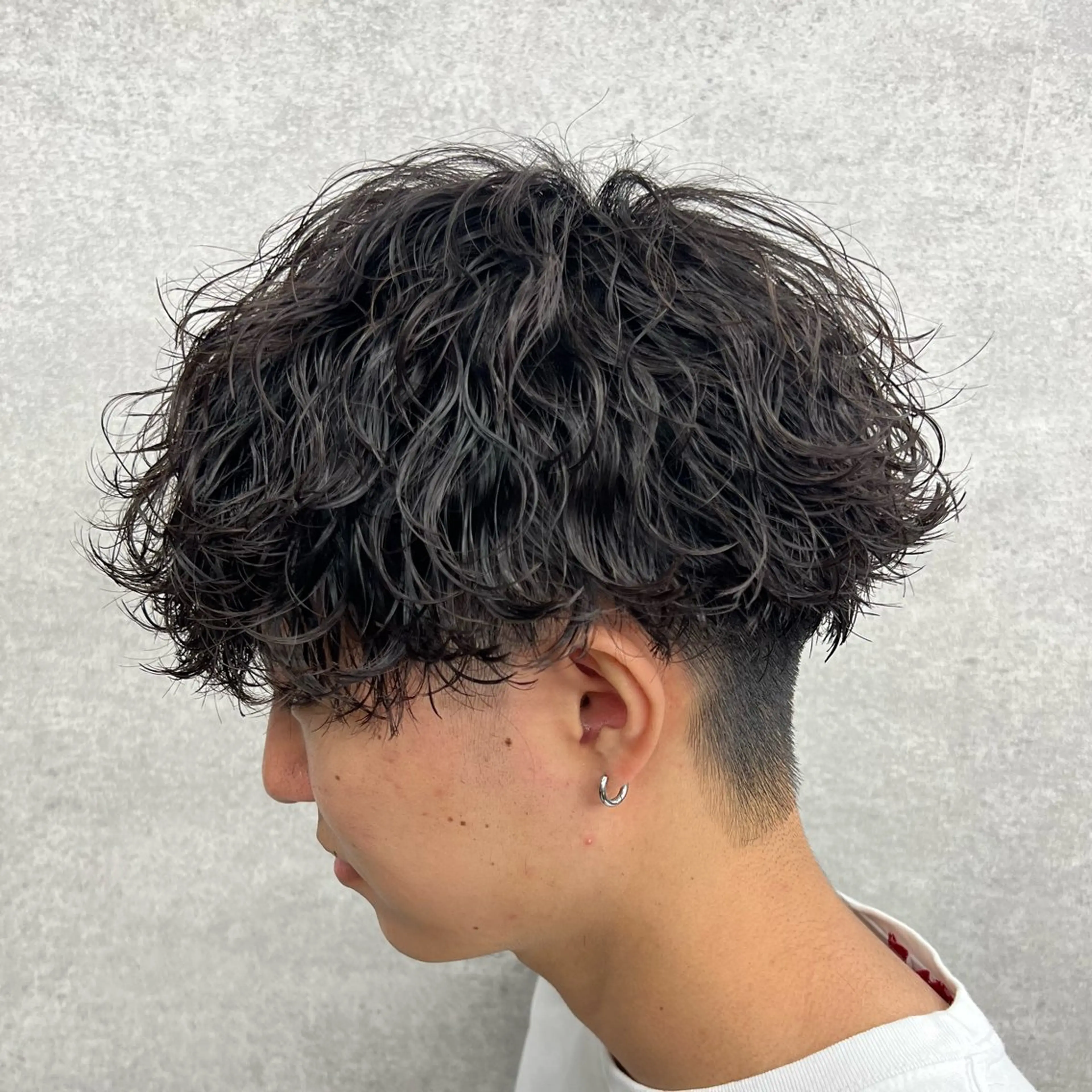 ショート カラー パーマ ヘアアレンジ メンズ センターパート メンズハイライト メンズメッシュ マッシュ メンズパーマ 仕上がり満足度No. 1🔥BLUCK🔥のヘアスタイル
