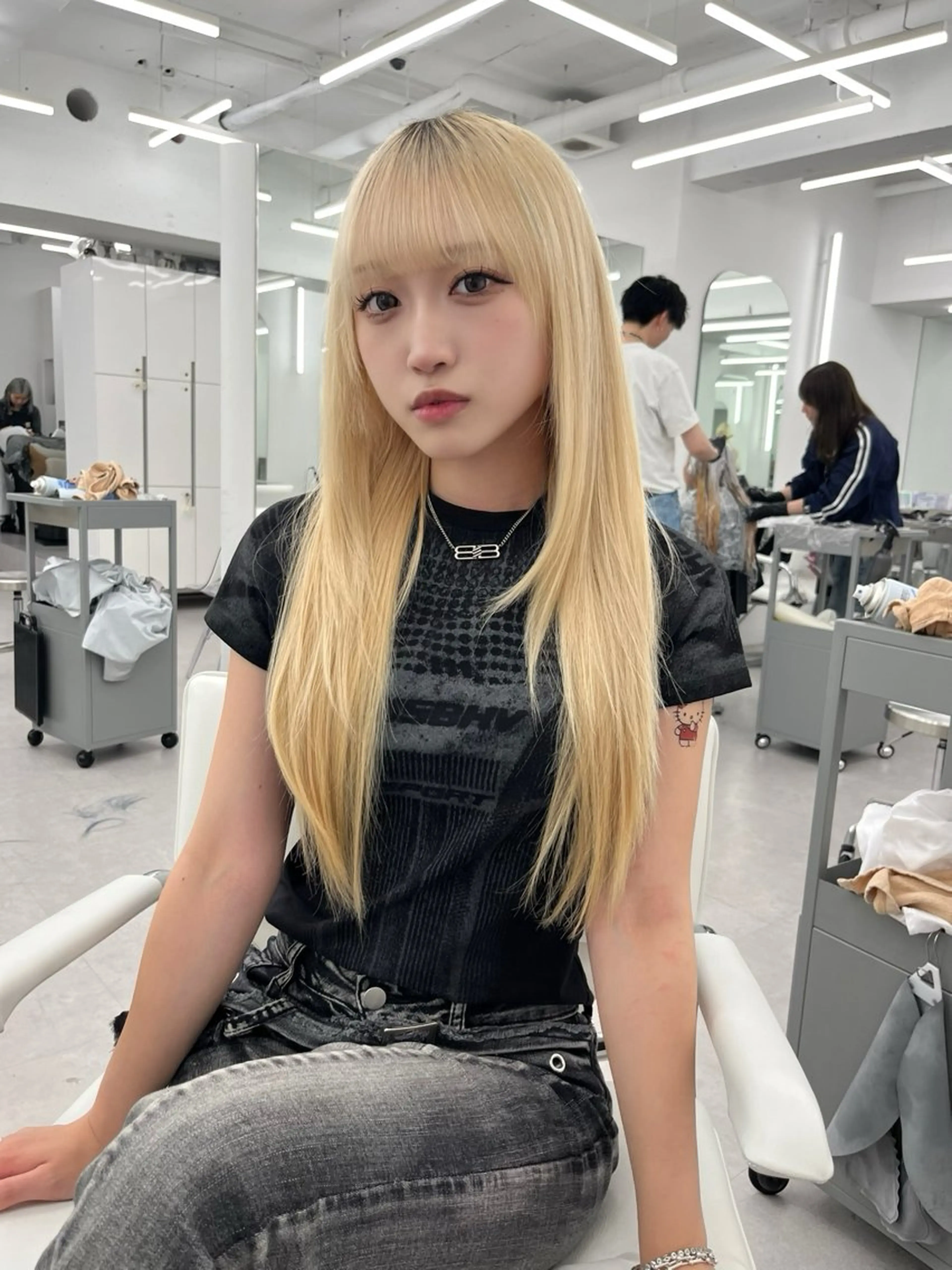 ロング アッシュ ボブ くびれヘア 顔まわりレイヤー 顔周りカット 透明感カラー✨🩵 韓国ヘアkanatoのヘアスタイル