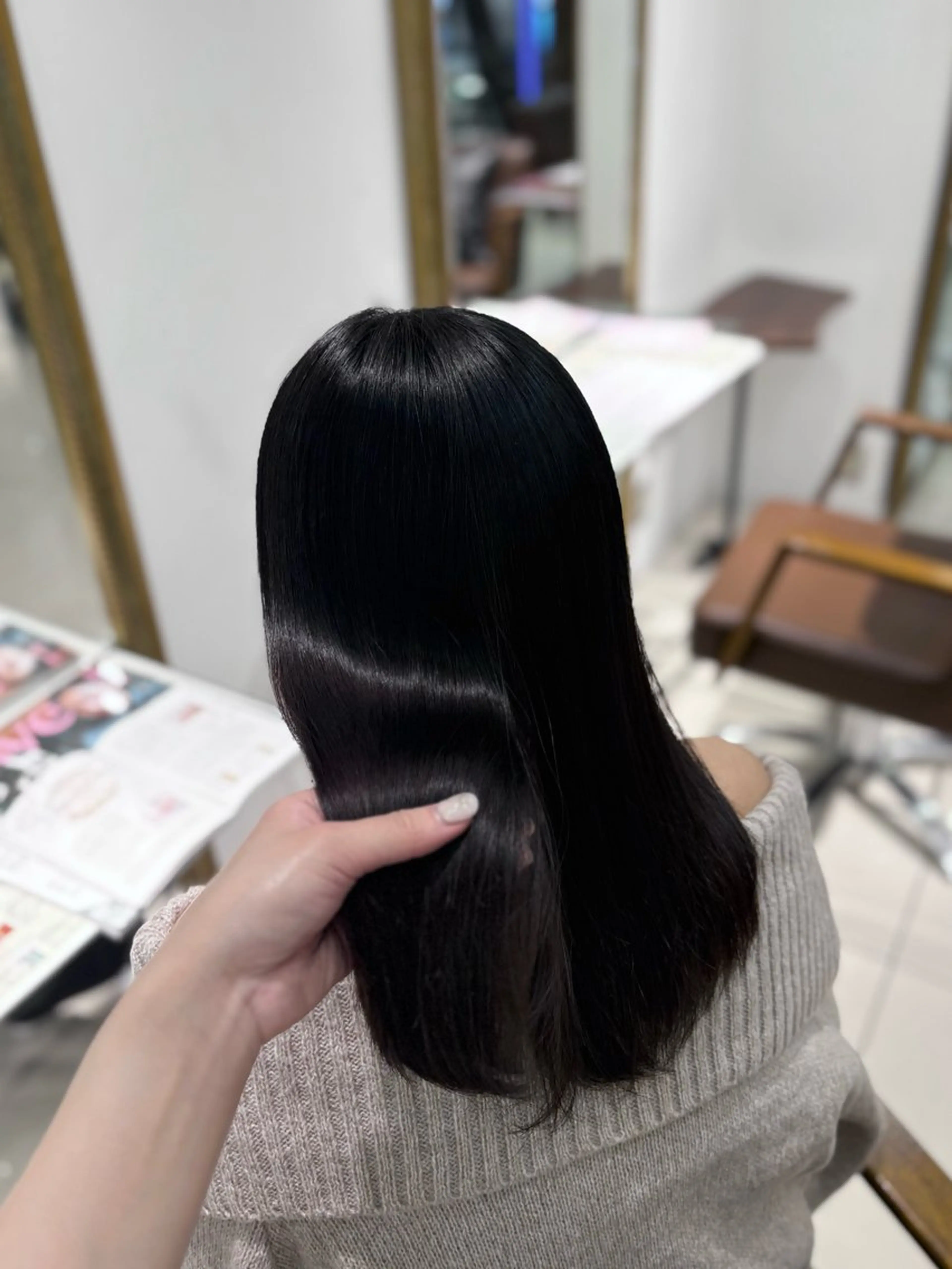 セミロング ヘアカラー トリートメント 艶モテカラー miku🏳️‍⚧️のヘアスタイル