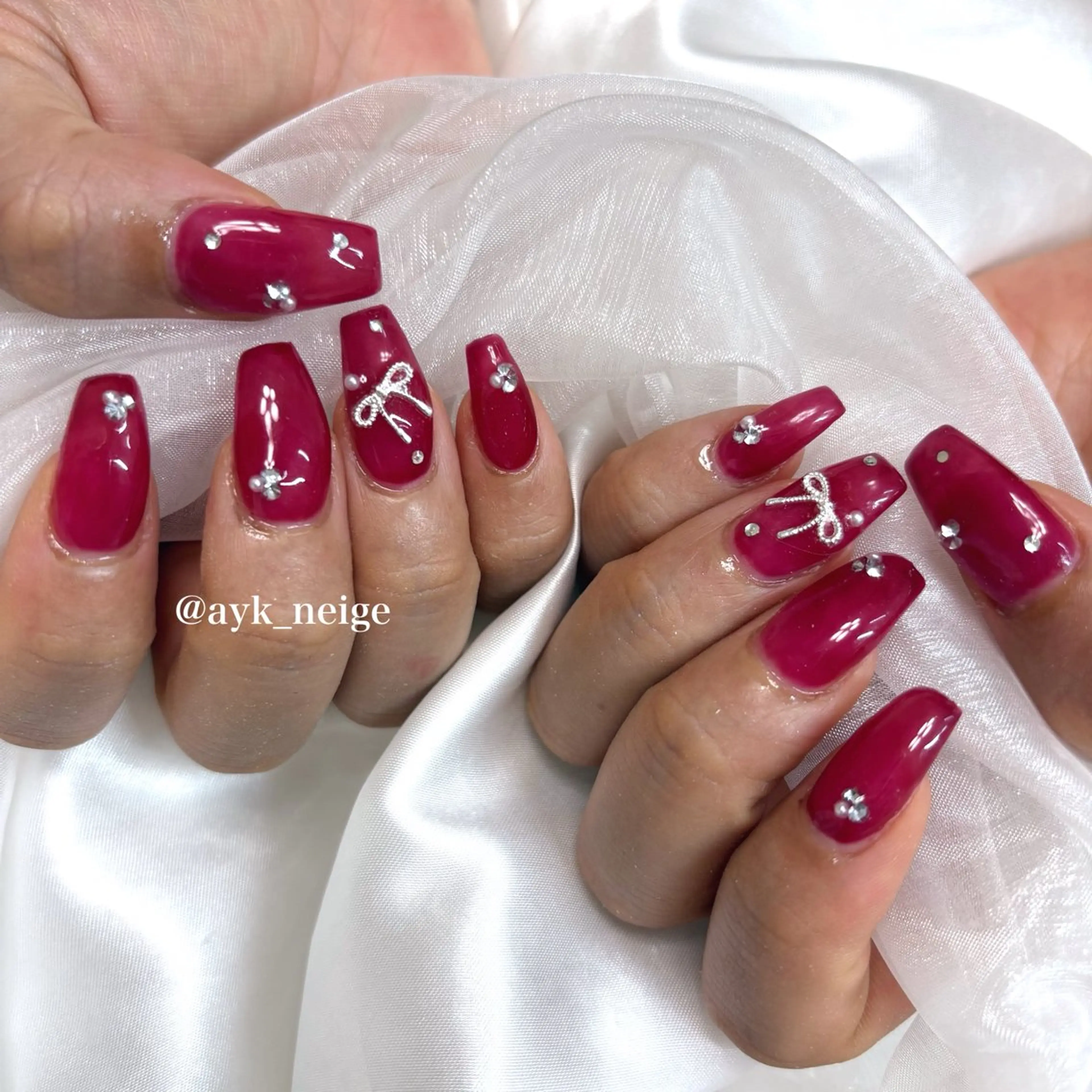 ネイル フットネイル キラキラネイル 韓国ネイル リボン シンプルネイル n'eige nail所属・大谷 綾香のネイルデザイン