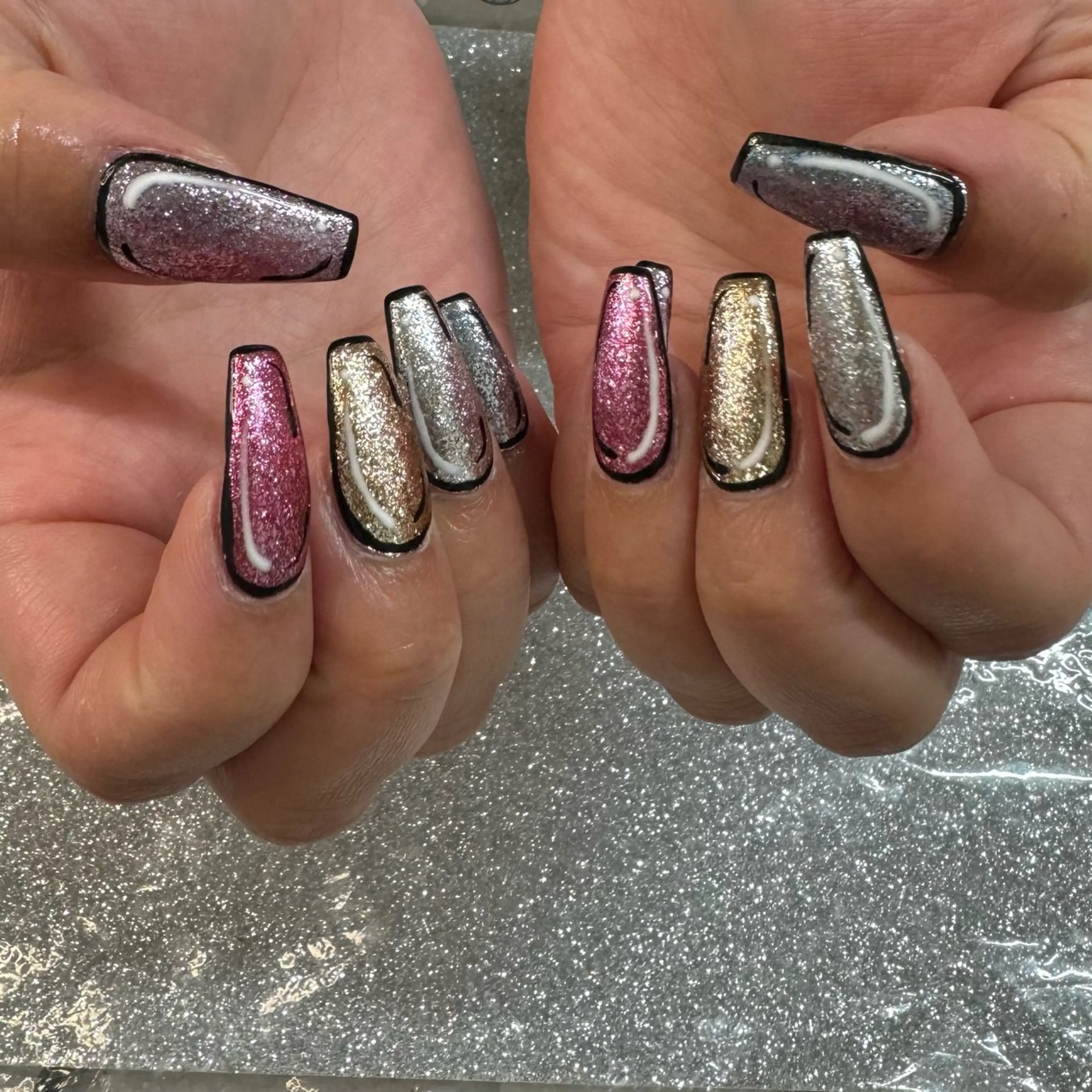 ネイル ハンドネイル VIERU 🌈🎀💖のネイルデザイン