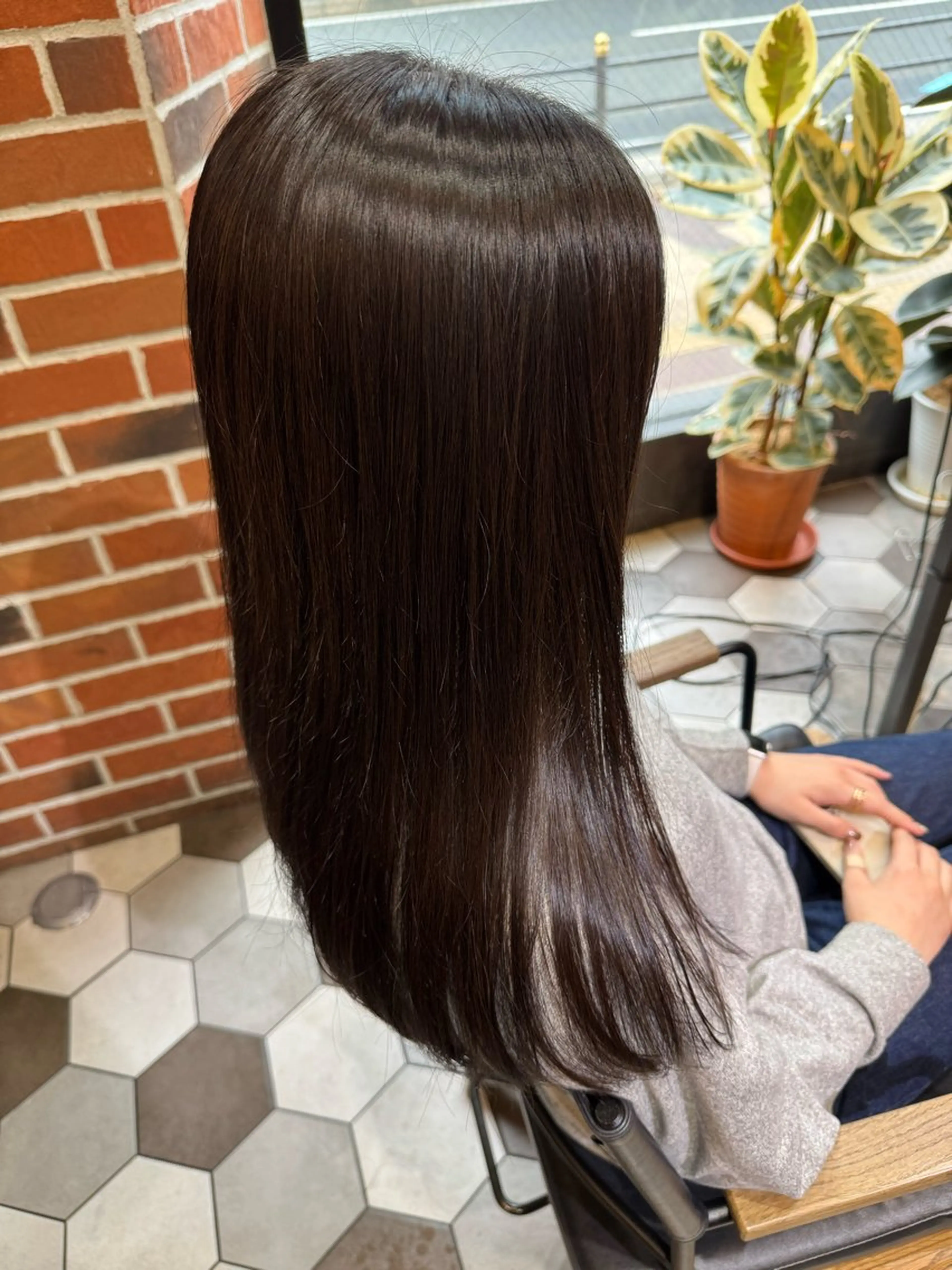 セミロング カラー グレージュ ヘアカラー 近藤 愛理のヘアスタイル