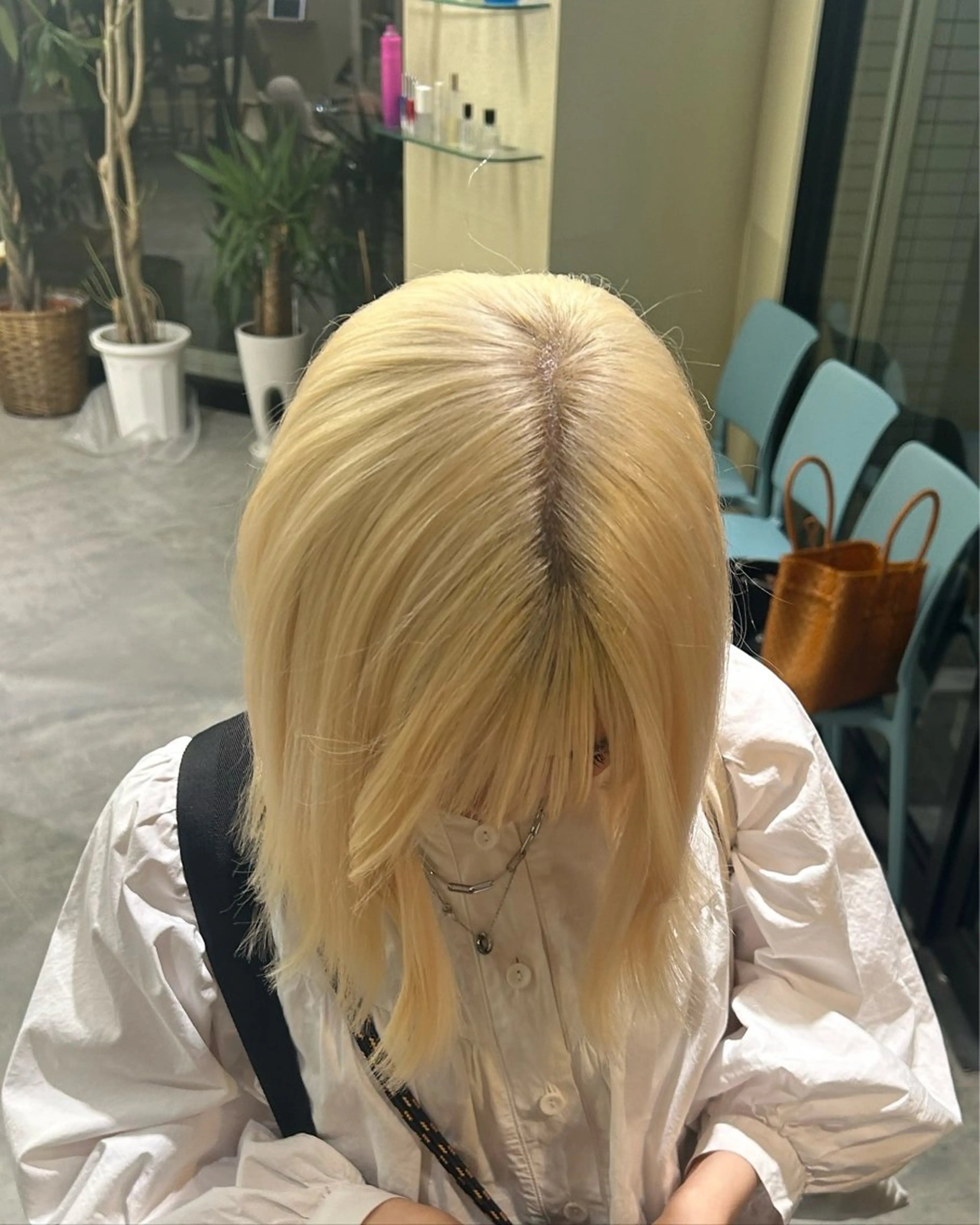 ミディアム カラー 抜きっぱなしブロンド ブロンド 寺澤 花梨のヘアスタイル