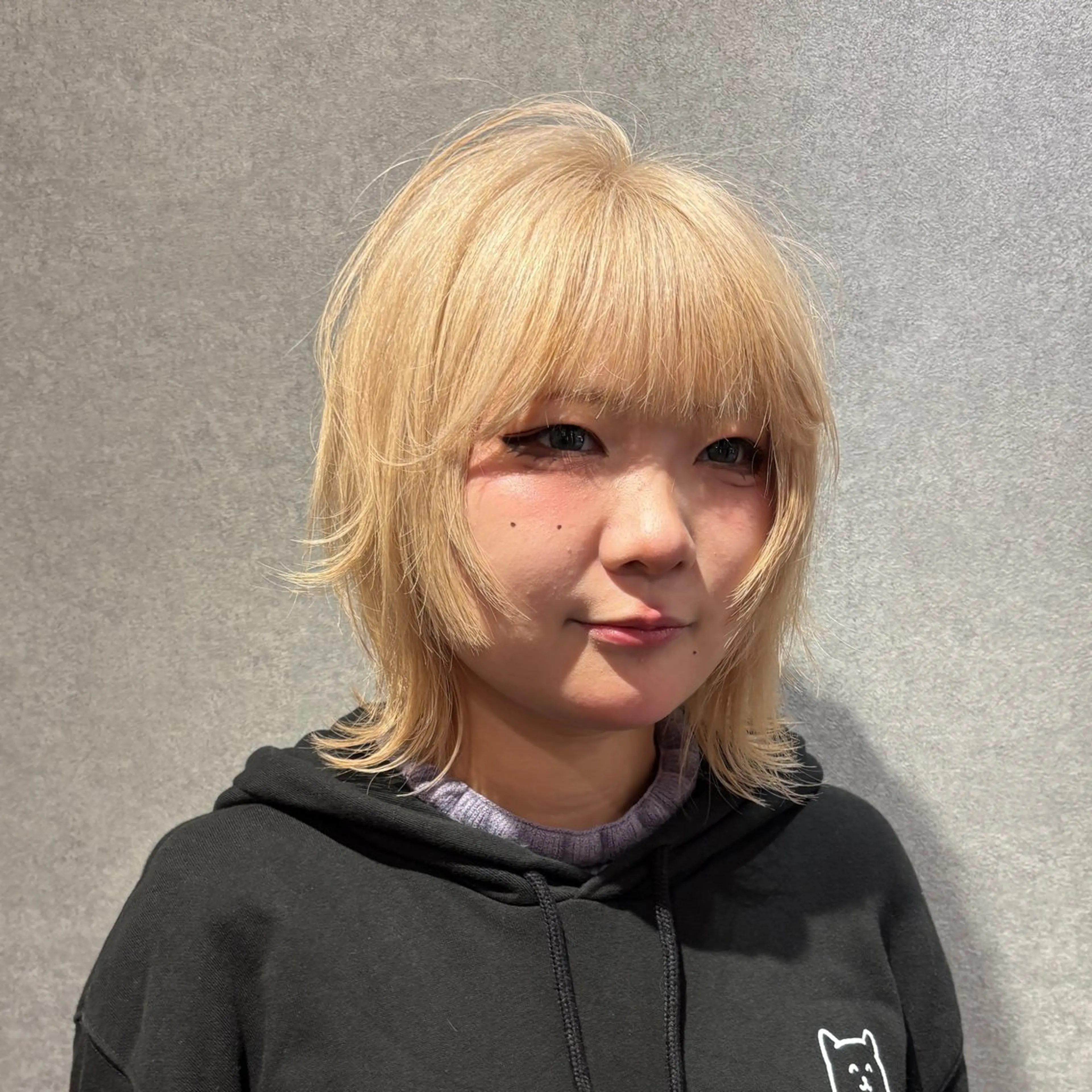 ミディアム レイヤーカット ウルフカット カット ヘアカラー トリートメント ウルフ/レイヤー/ ブリーチ/牧原歩夢のヘアスタイル