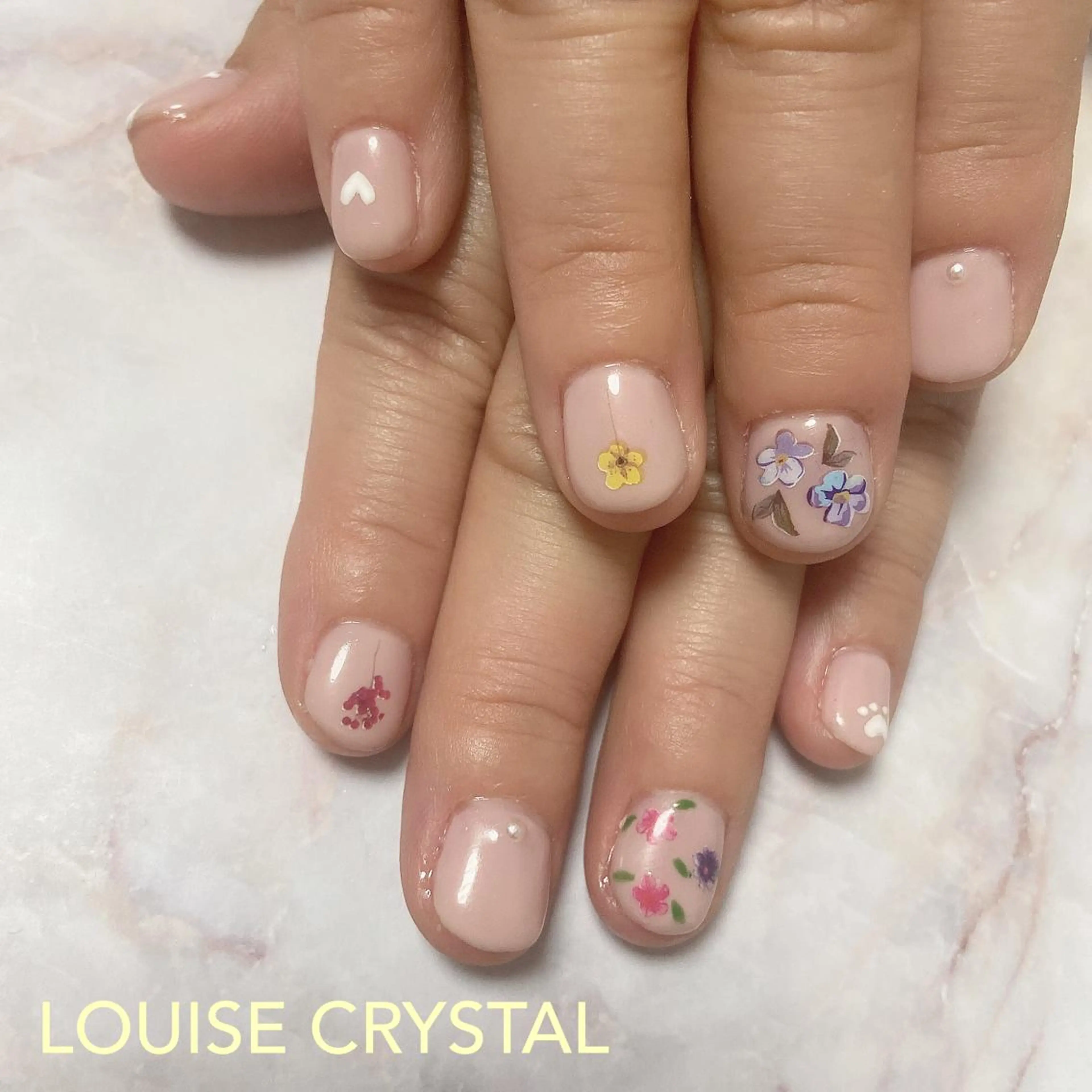 ネイル ハンドネイル LOUISE CRYSTALのネイルデザイン