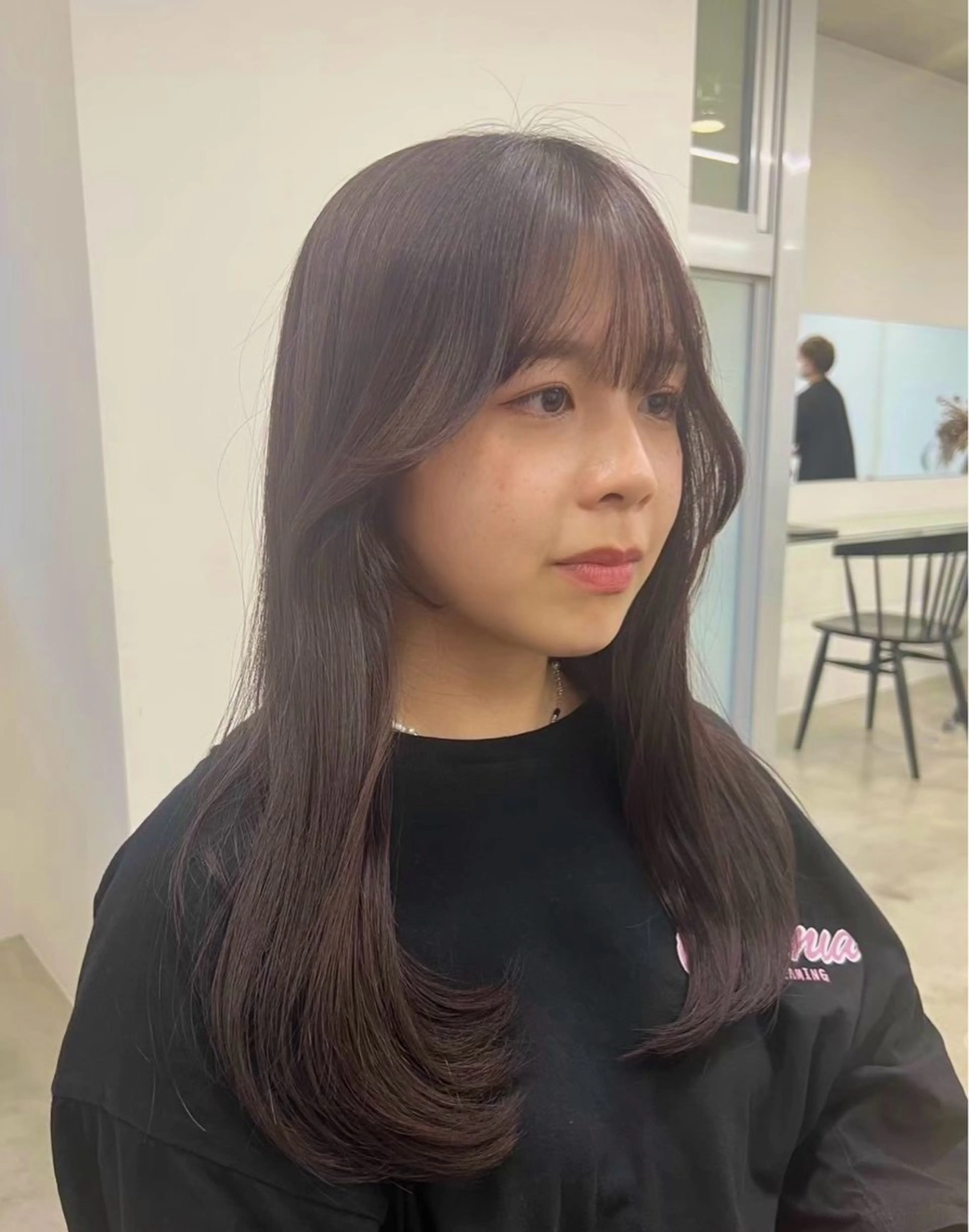 ロング レイヤーカット 赤みなしカラー 塚本亜弓のヘアスタイル