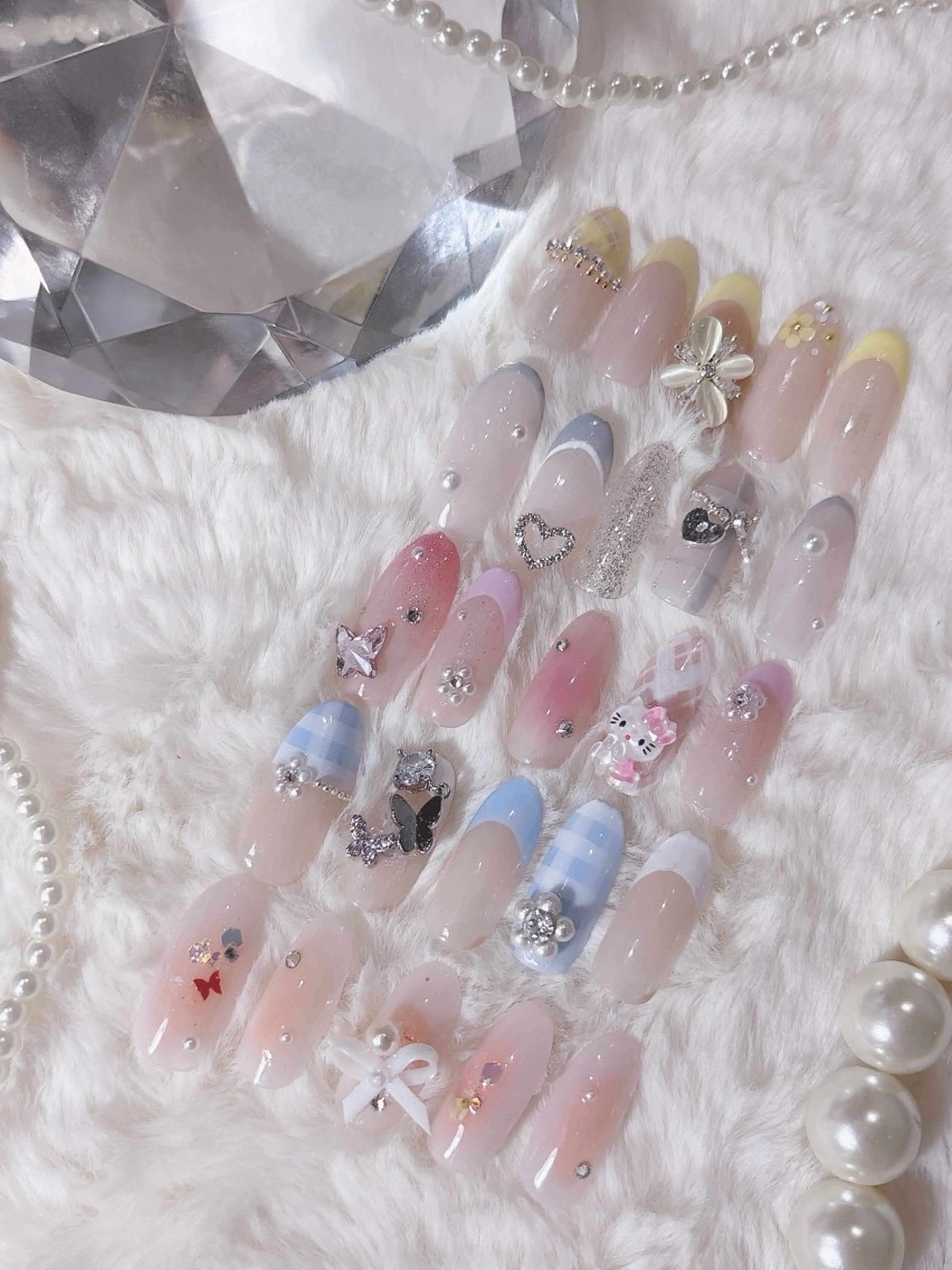 ネイル キラキラネイル ハンドネイル Anela🪞アネラ 久屋大通🫧EMIのネイルデザイン