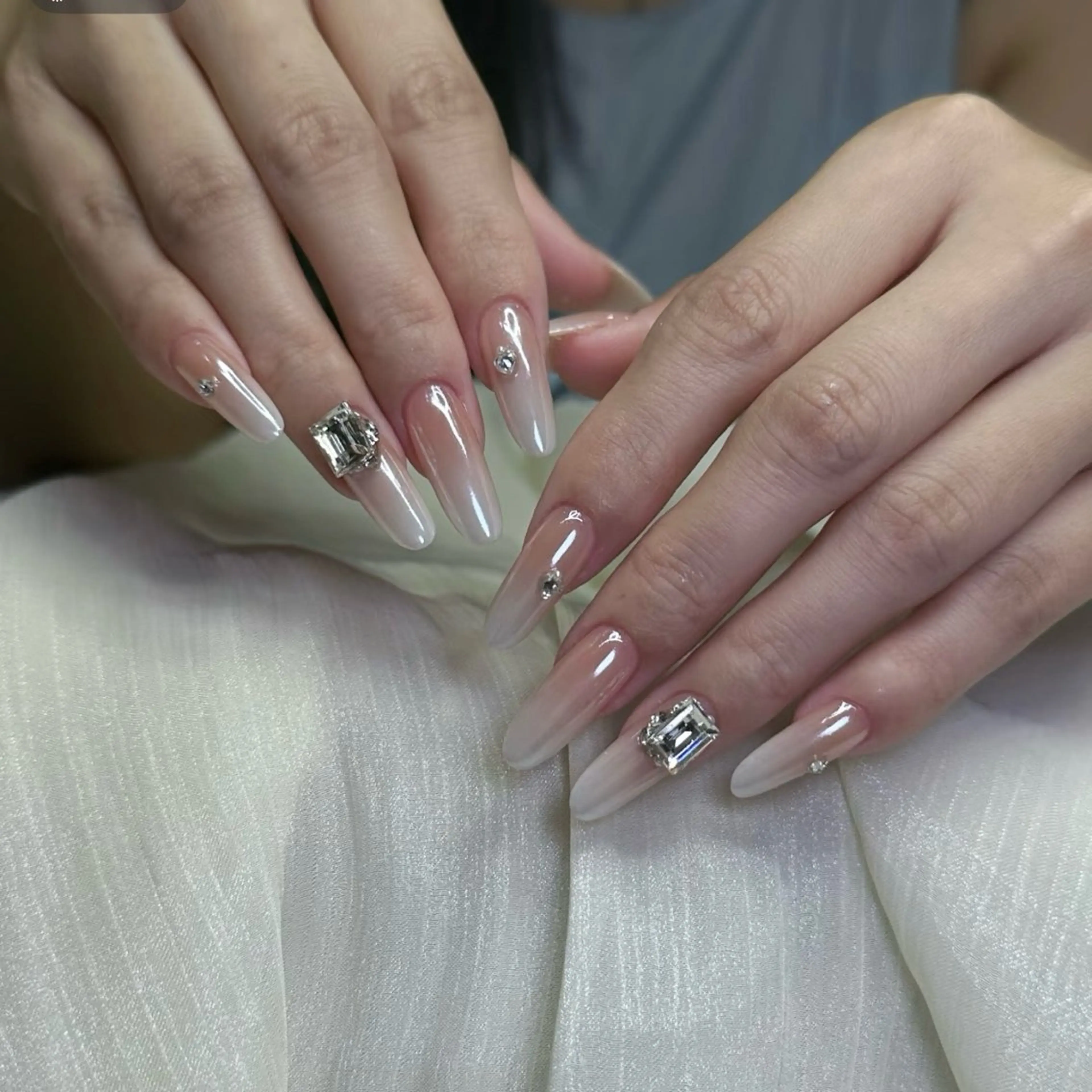 ネイル オーロラネイル 長さ出し フレンチネイル ジェルネイル ガラスフレンチ ハンドネイル Rela・S NAILのネイルデザイン