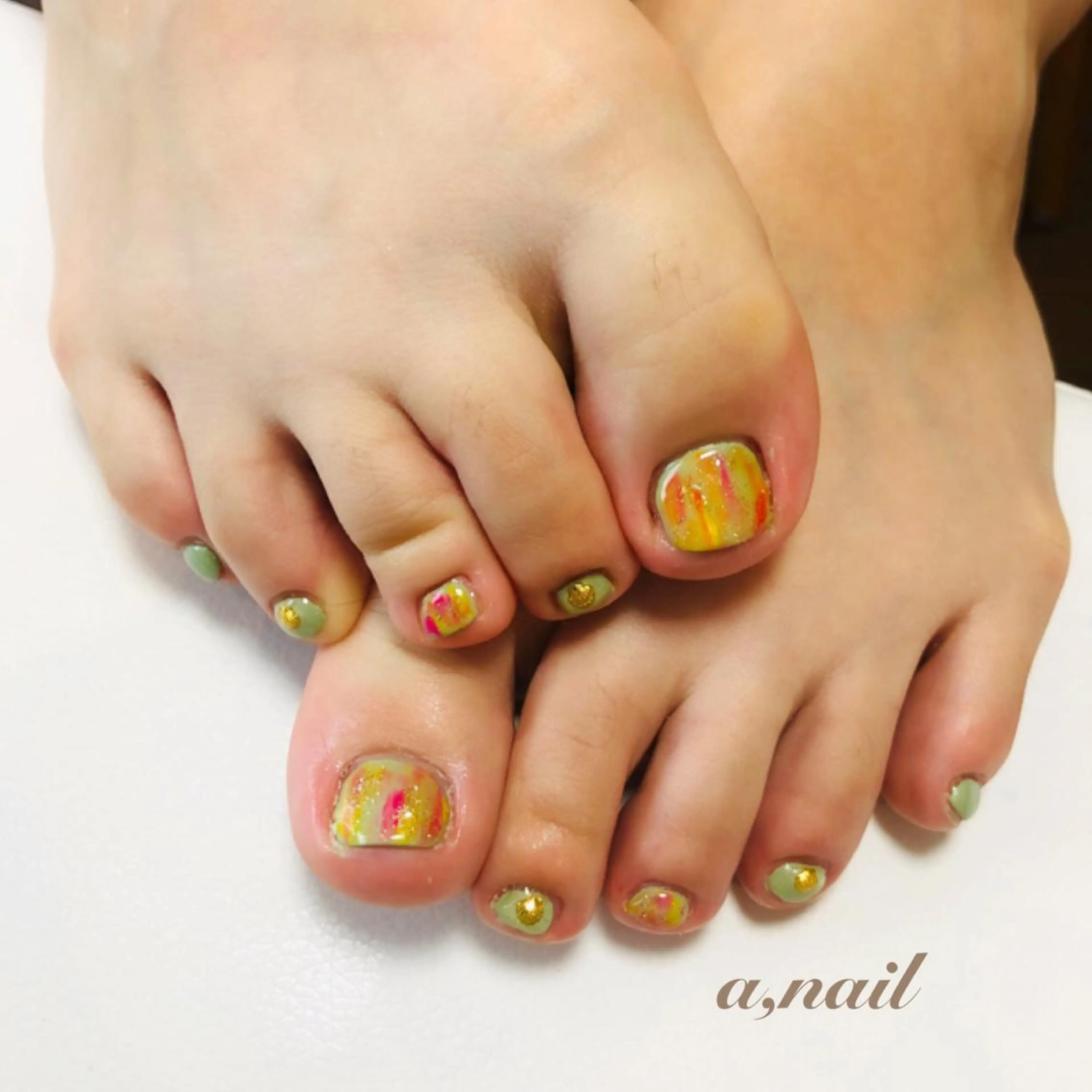 ネイル フットネイル ジェルネイル グラデーション ラメ(グリッター) ラメグラデーション フットネイル ネイルサロン エーネイルのネイルデザイン