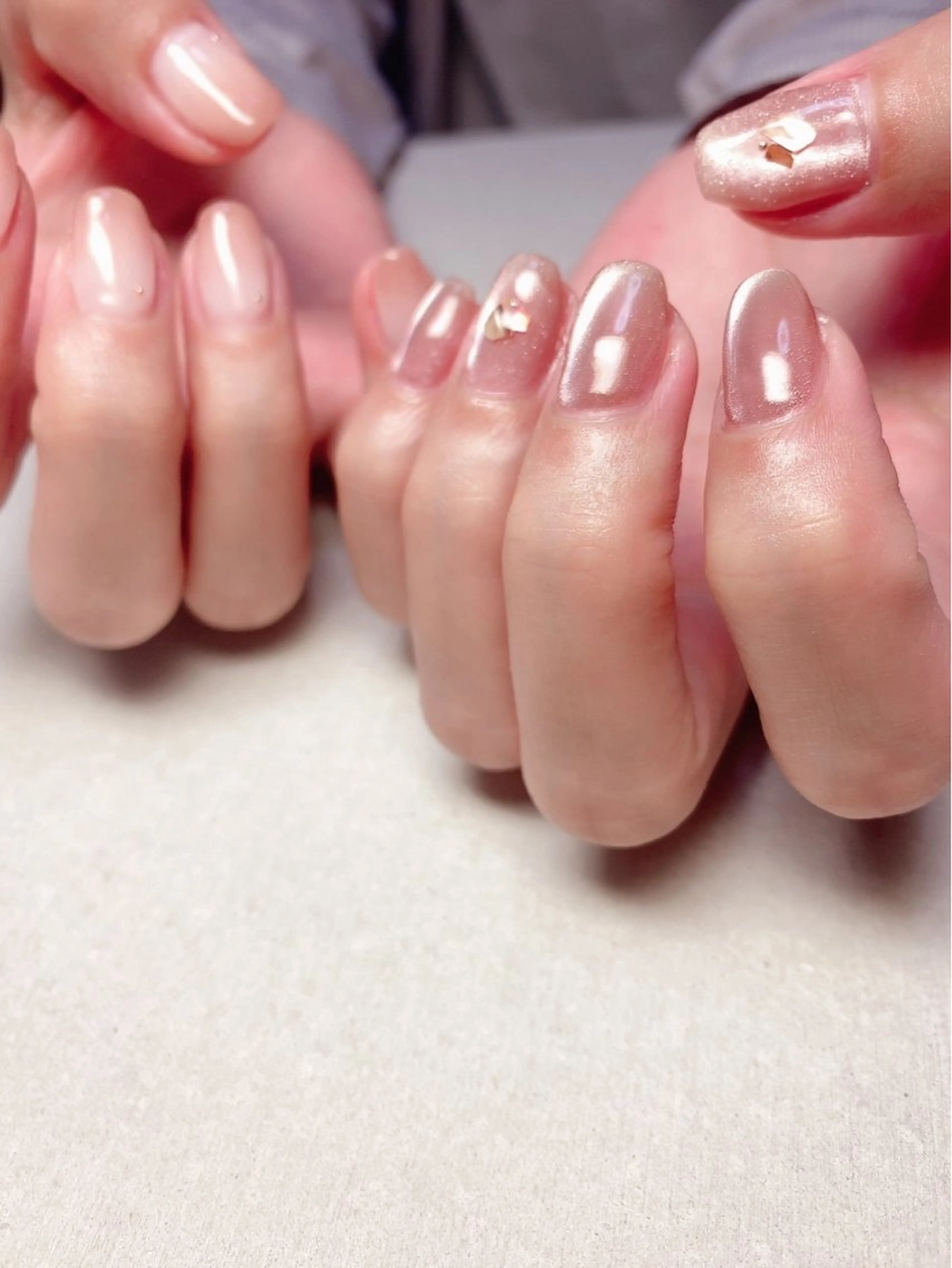 ネイル グラデーション キラキラネイル マグネットネイル ワンカラーネイル 冬ネイル irooo 21のネイルデザイン