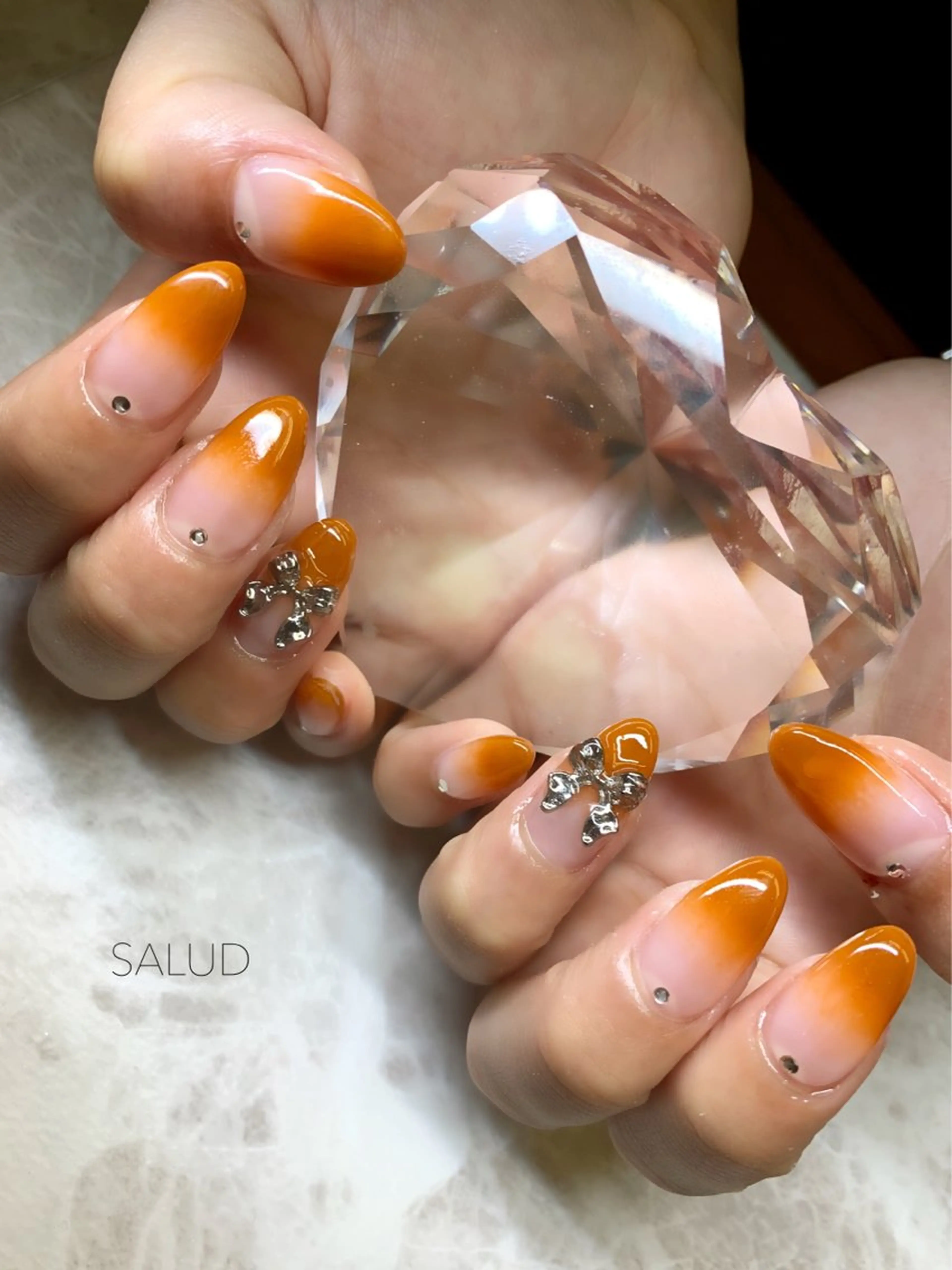ネイル ストーンネイル ハンドネイル Nail Salon SALUDのネイルデザイン